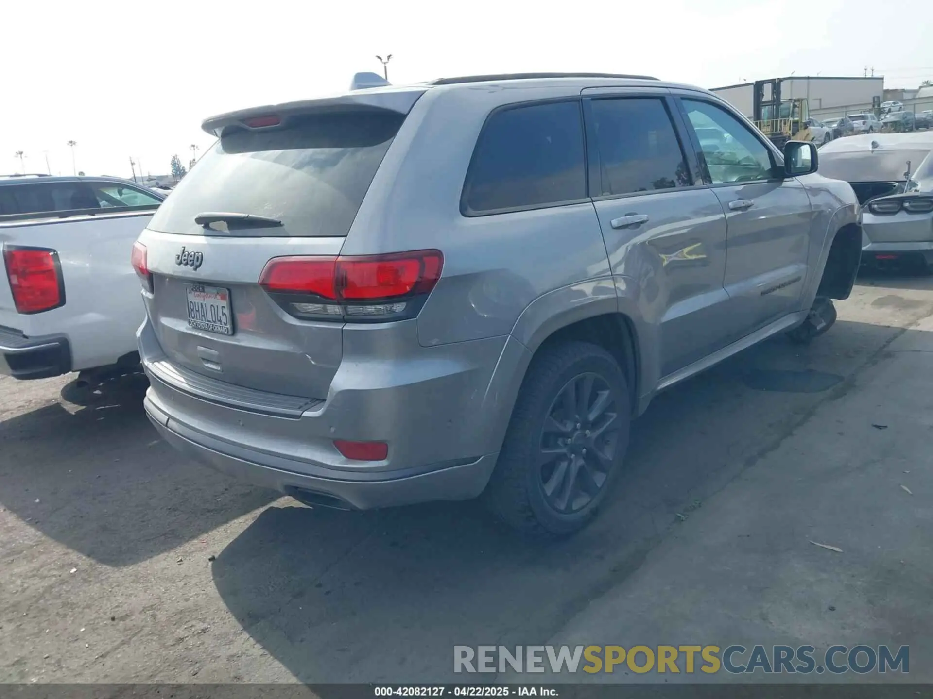 4 Photograph of a damaged car 1C4RJECG1KC555910 JEEP GRAND CHEROKEE 2019