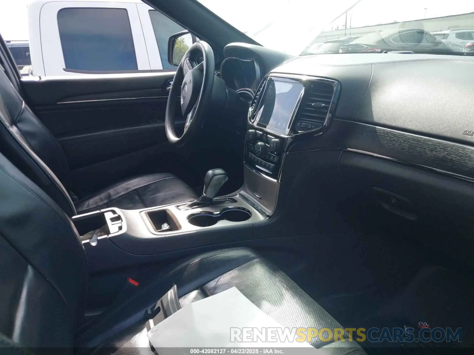 5 Photograph of a damaged car 1C4RJECG1KC555910 JEEP GRAND CHEROKEE 2019