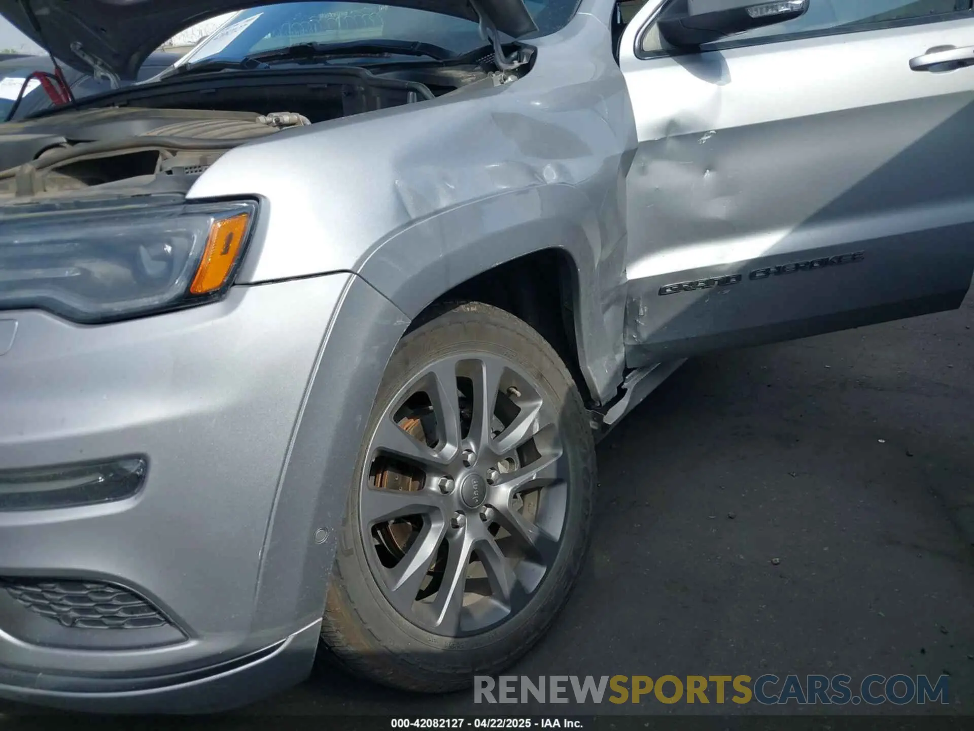 6 Photograph of a damaged car 1C4RJECG1KC555910 JEEP GRAND CHEROKEE 2019