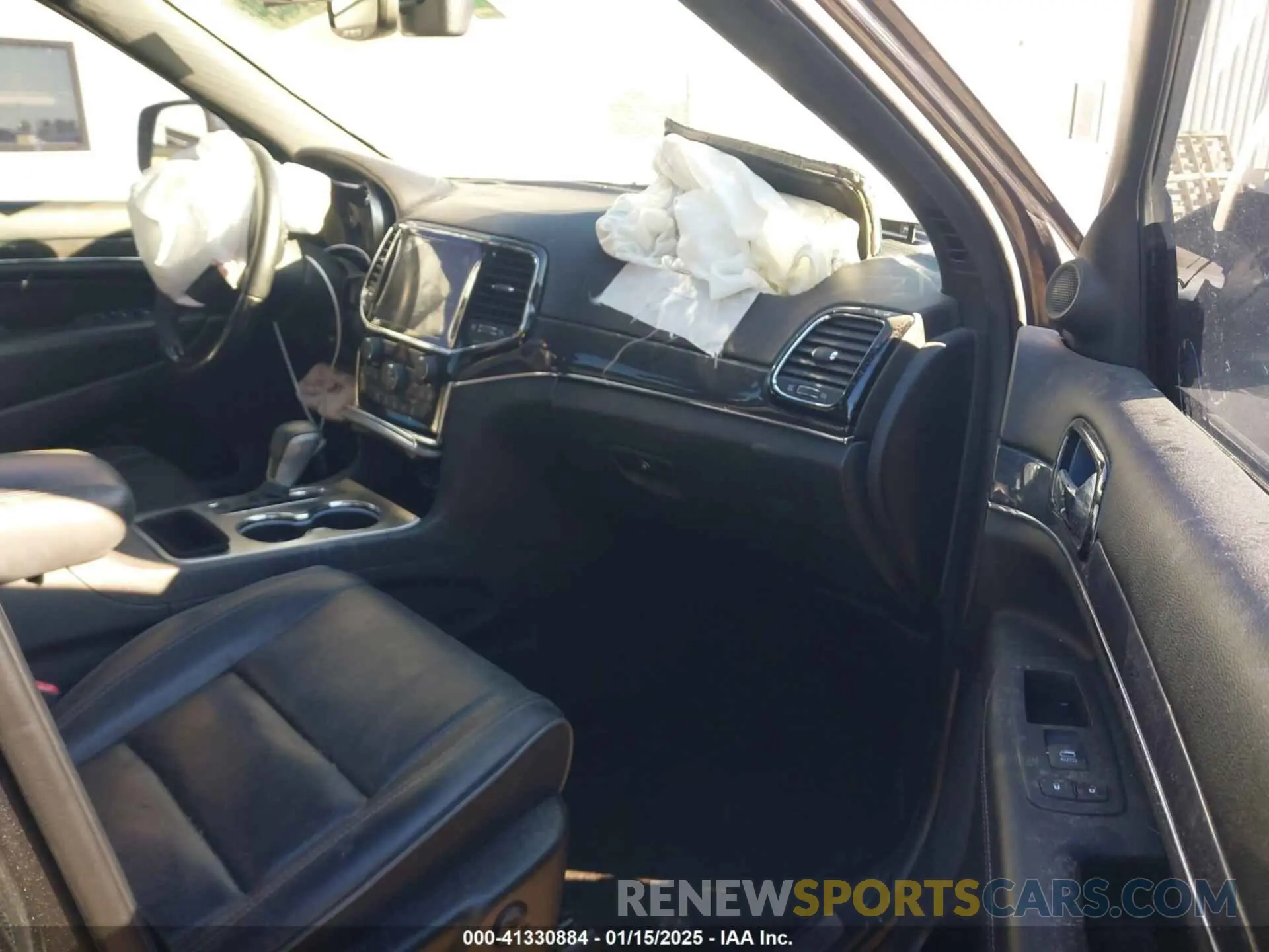 5 Photograph of a damaged car 1C4RJECG1KC707815 JEEP GRAND CHEROKEE 2019