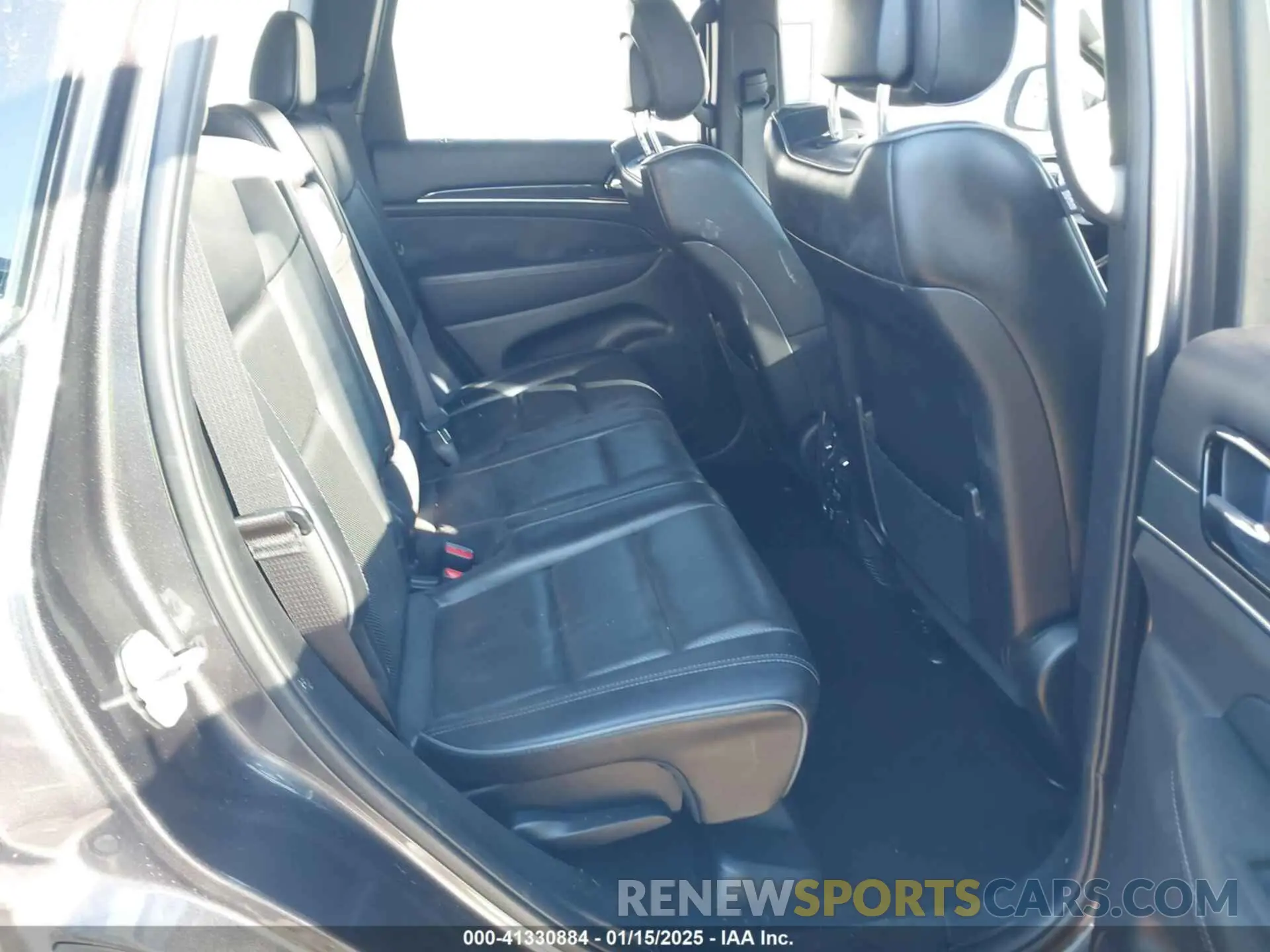 8 Photograph of a damaged car 1C4RJECG1KC707815 JEEP GRAND CHEROKEE 2019