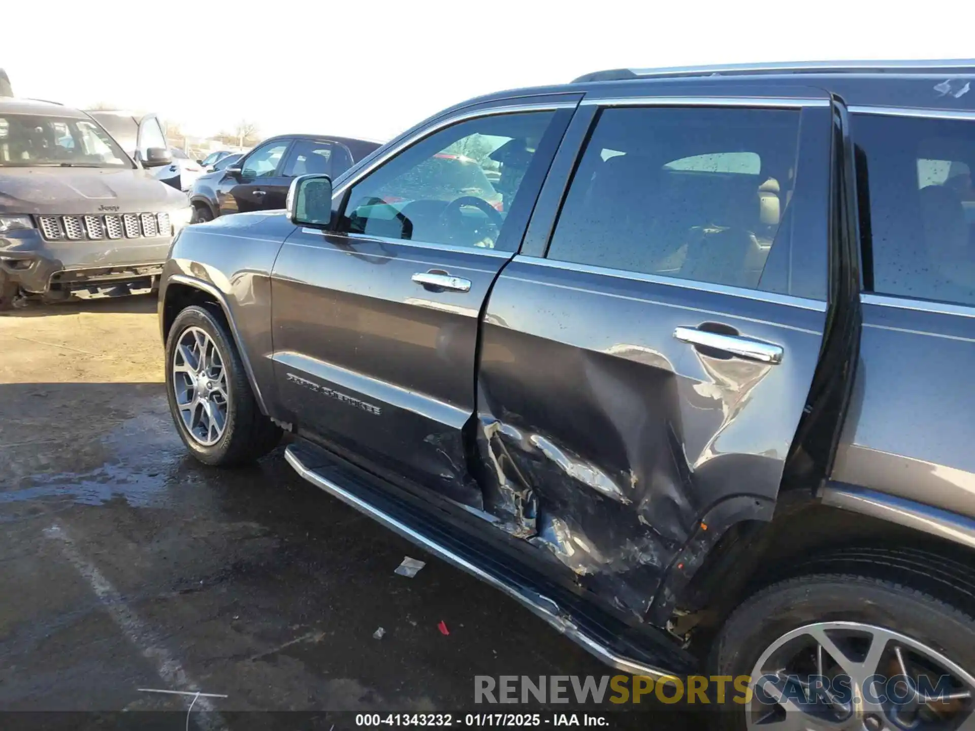 14 Photograph of a damaged car 1C4RJECG1KC752415 JEEP GRAND CHEROKEE 2019