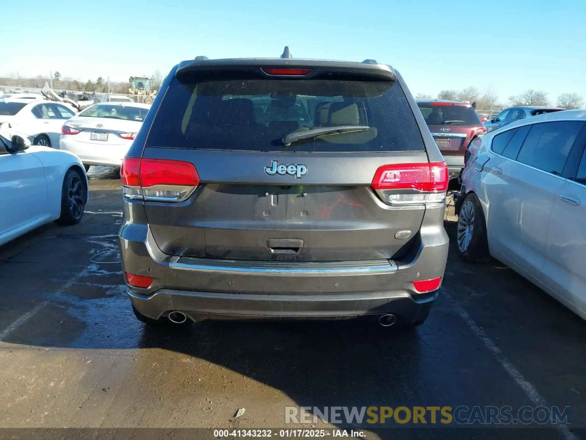 16 Photograph of a damaged car 1C4RJECG1KC752415 JEEP GRAND CHEROKEE 2019