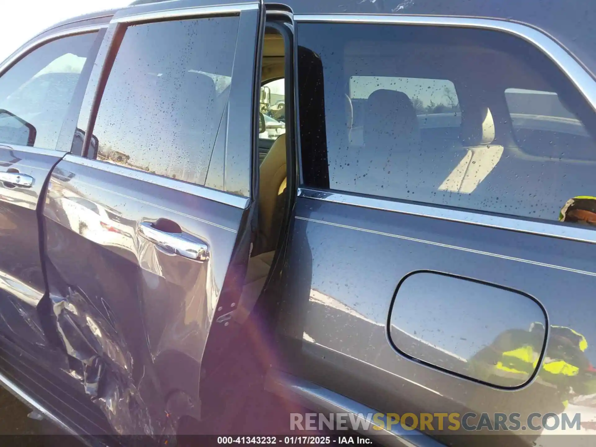 17 Photograph of a damaged car 1C4RJECG1KC752415 JEEP GRAND CHEROKEE 2019