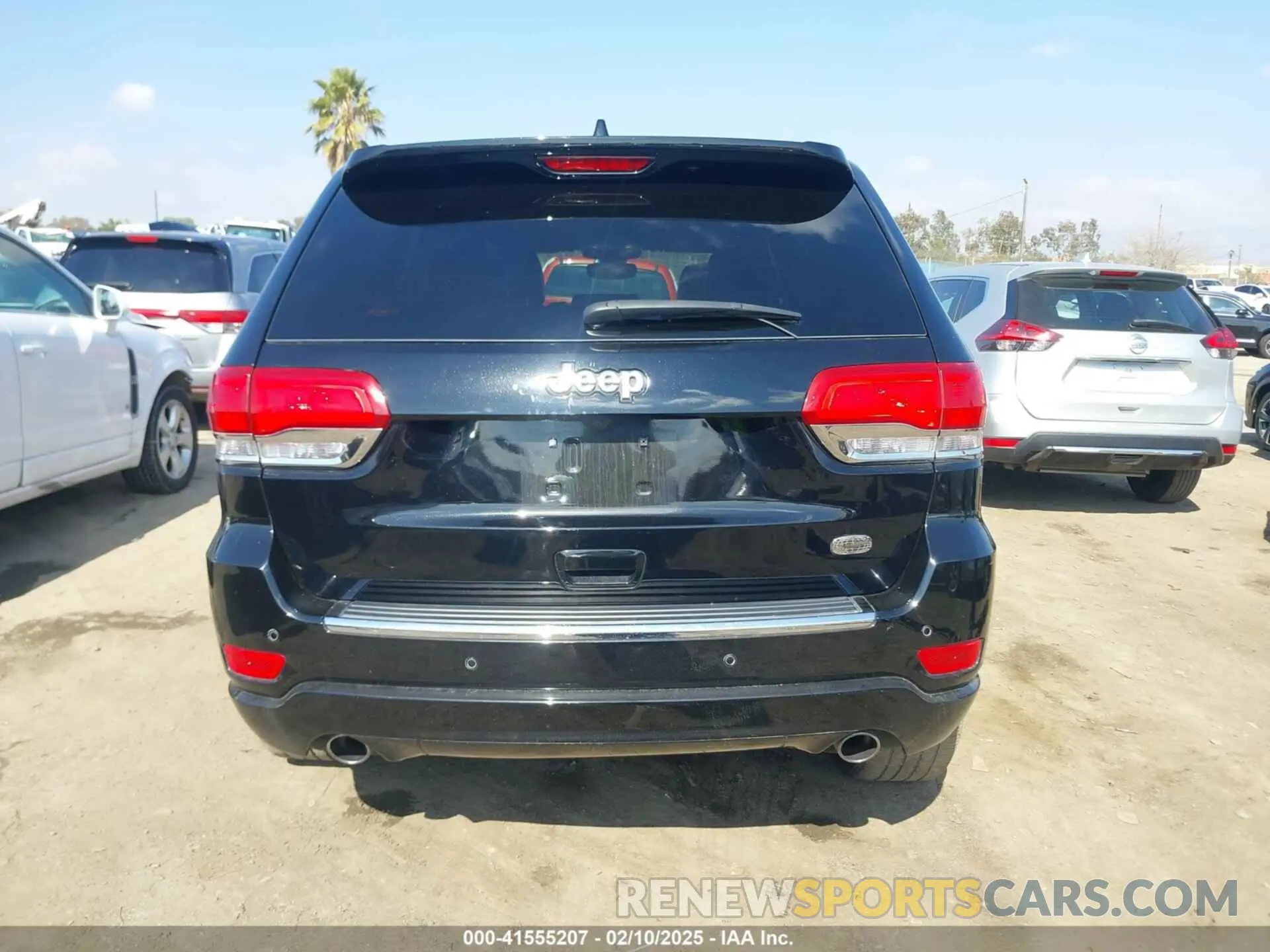 17 Photograph of a damaged car 1C4RJECG4KC556145 JEEP GRAND CHEROKEE 2019