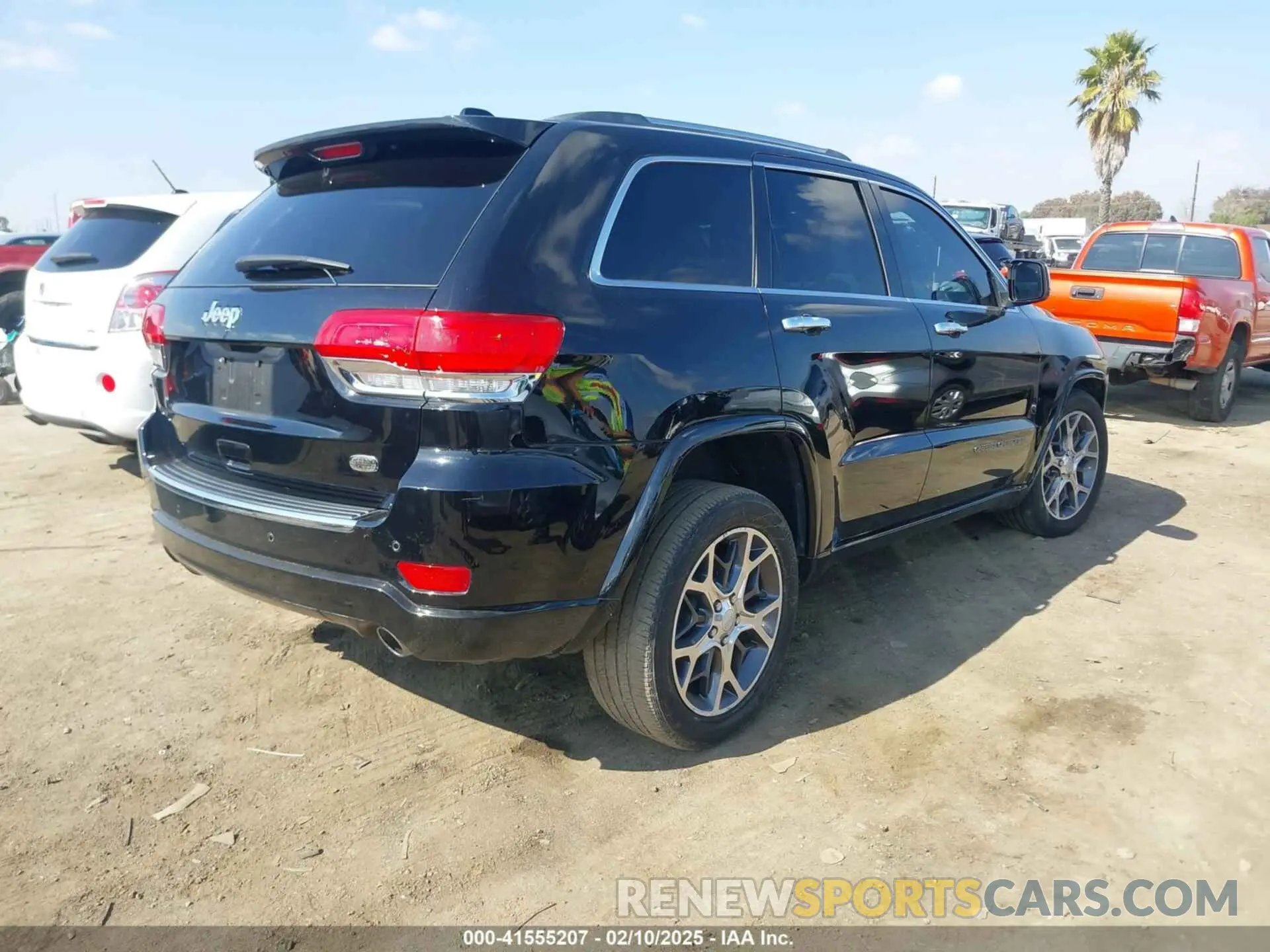 4 Photograph of a damaged car 1C4RJECG4KC556145 JEEP GRAND CHEROKEE 2019