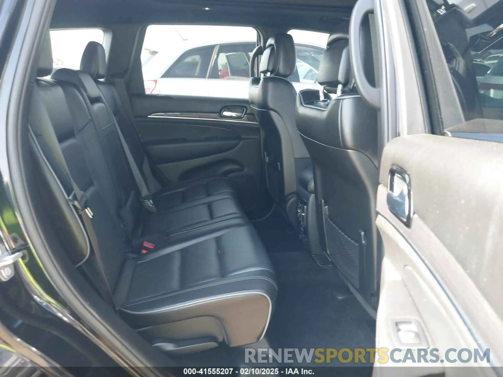 8 Photograph of a damaged car 1C4RJECG4KC556145 JEEP GRAND CHEROKEE 2019