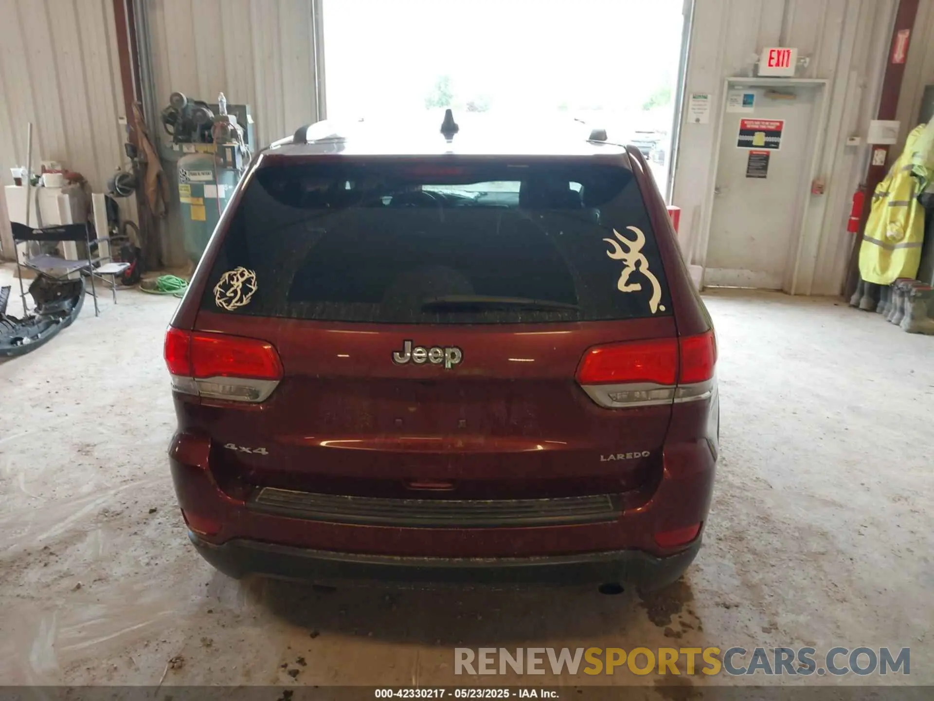 16 Photograph of a damaged car 1C4RJFAG1KC558539 JEEP GRAND CHEROKEE 2019