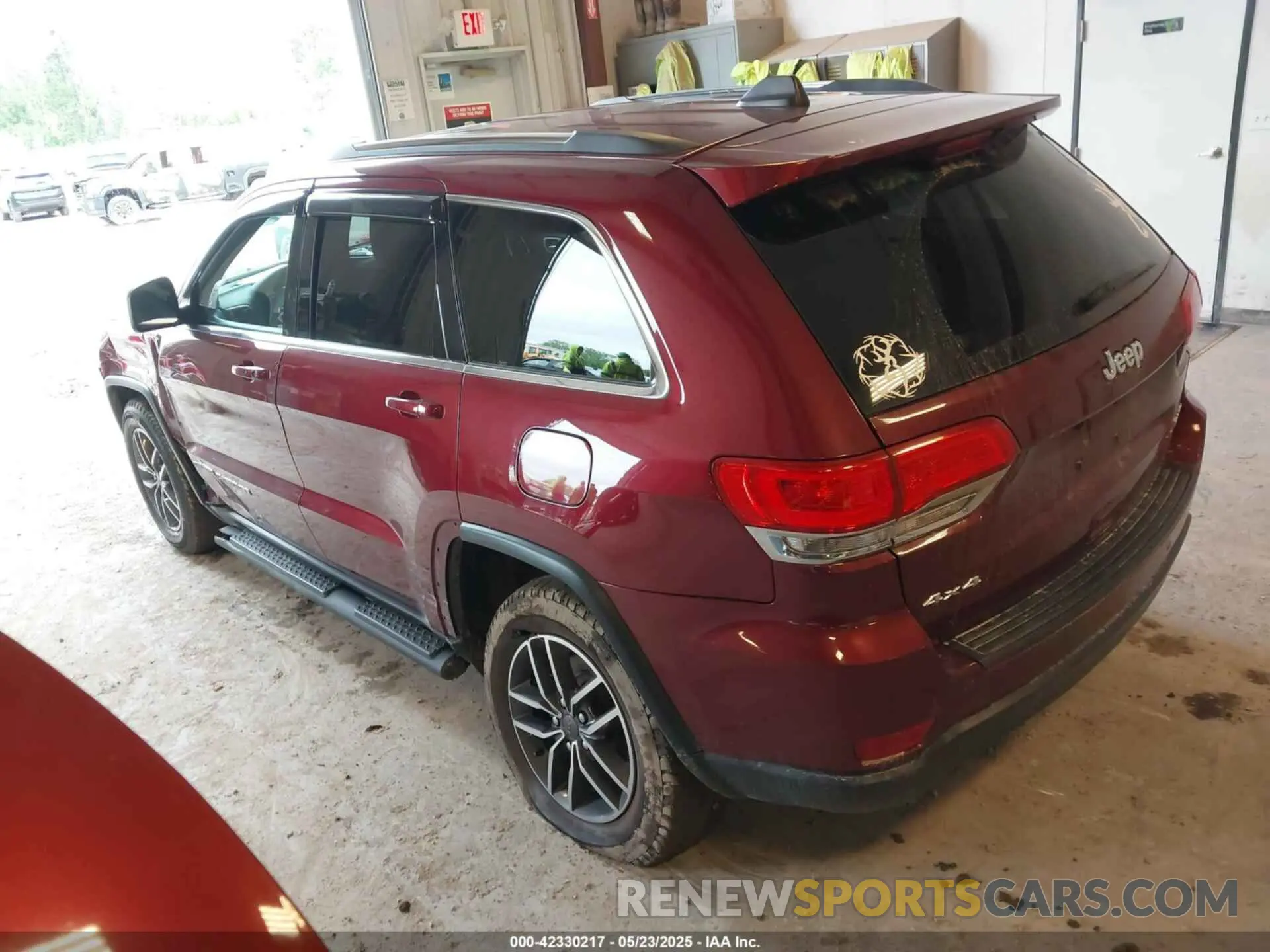 3 Photograph of a damaged car 1C4RJFAG1KC558539 JEEP GRAND CHEROKEE 2019