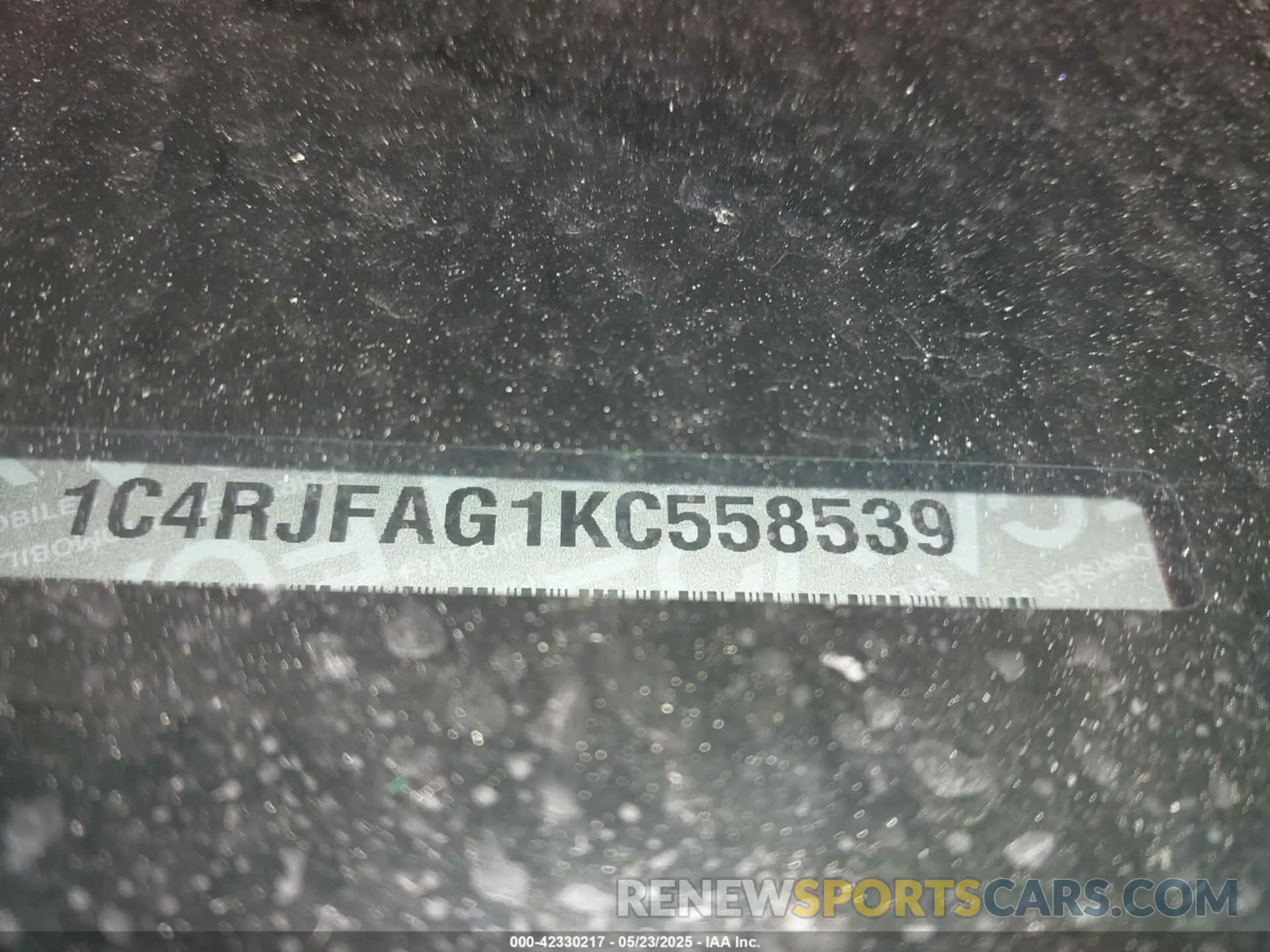 9 Photograph of a damaged car 1C4RJFAG1KC558539 JEEP GRAND CHEROKEE 2019