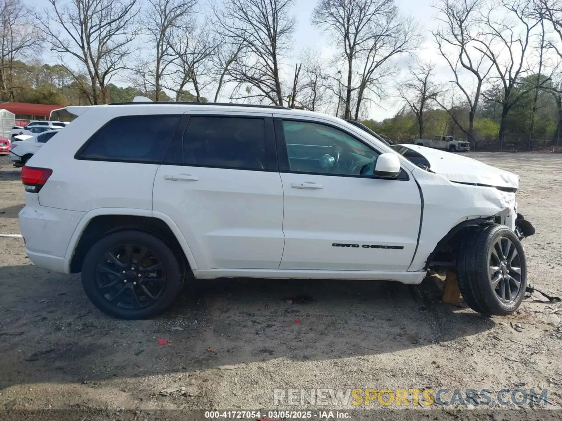13 Photograph of a damaged car 1C4RJFAG1KC565684 JEEP GRAND CHEROKEE 2019