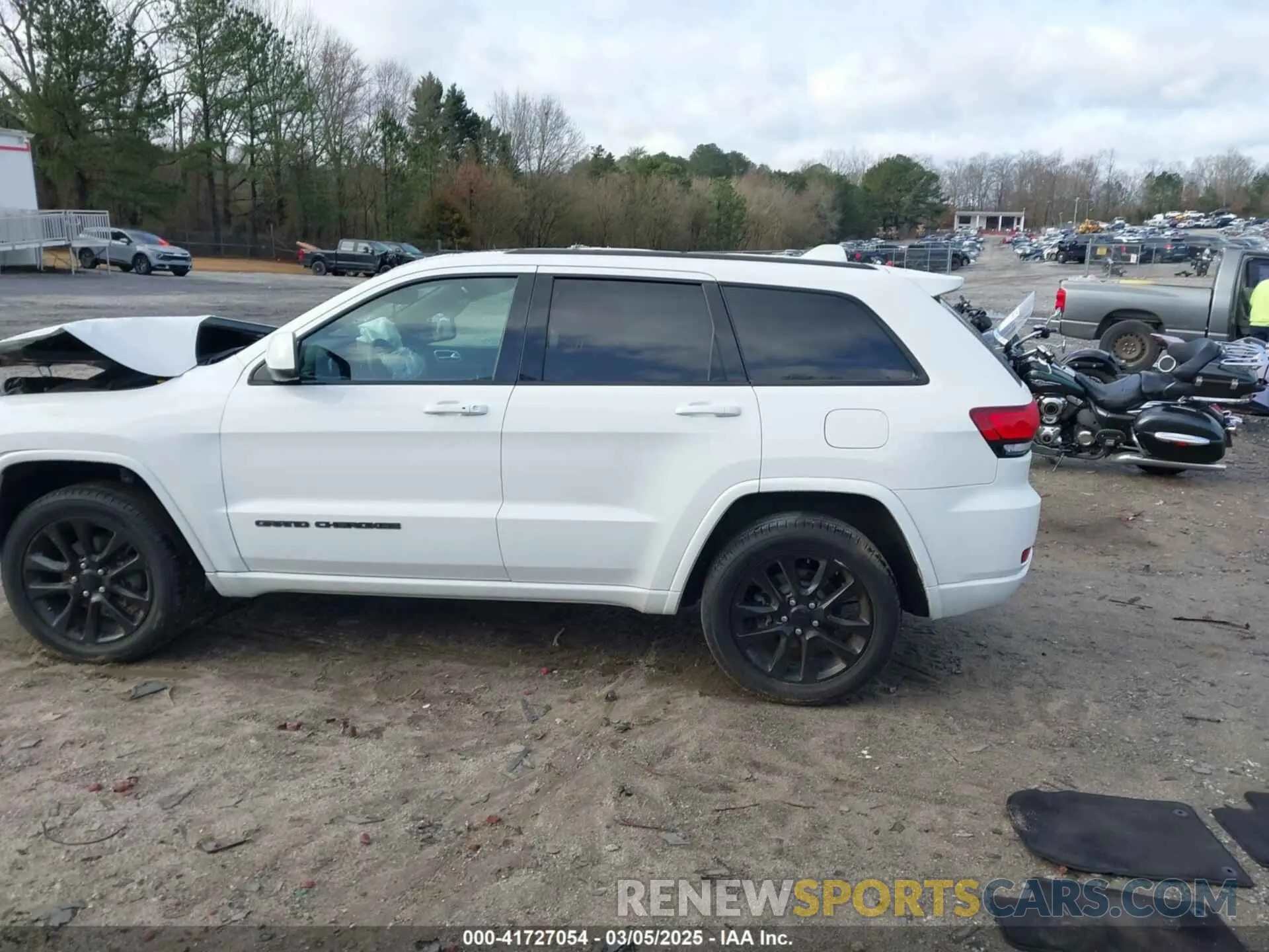 14 Photograph of a damaged car 1C4RJFAG1KC565684 JEEP GRAND CHEROKEE 2019