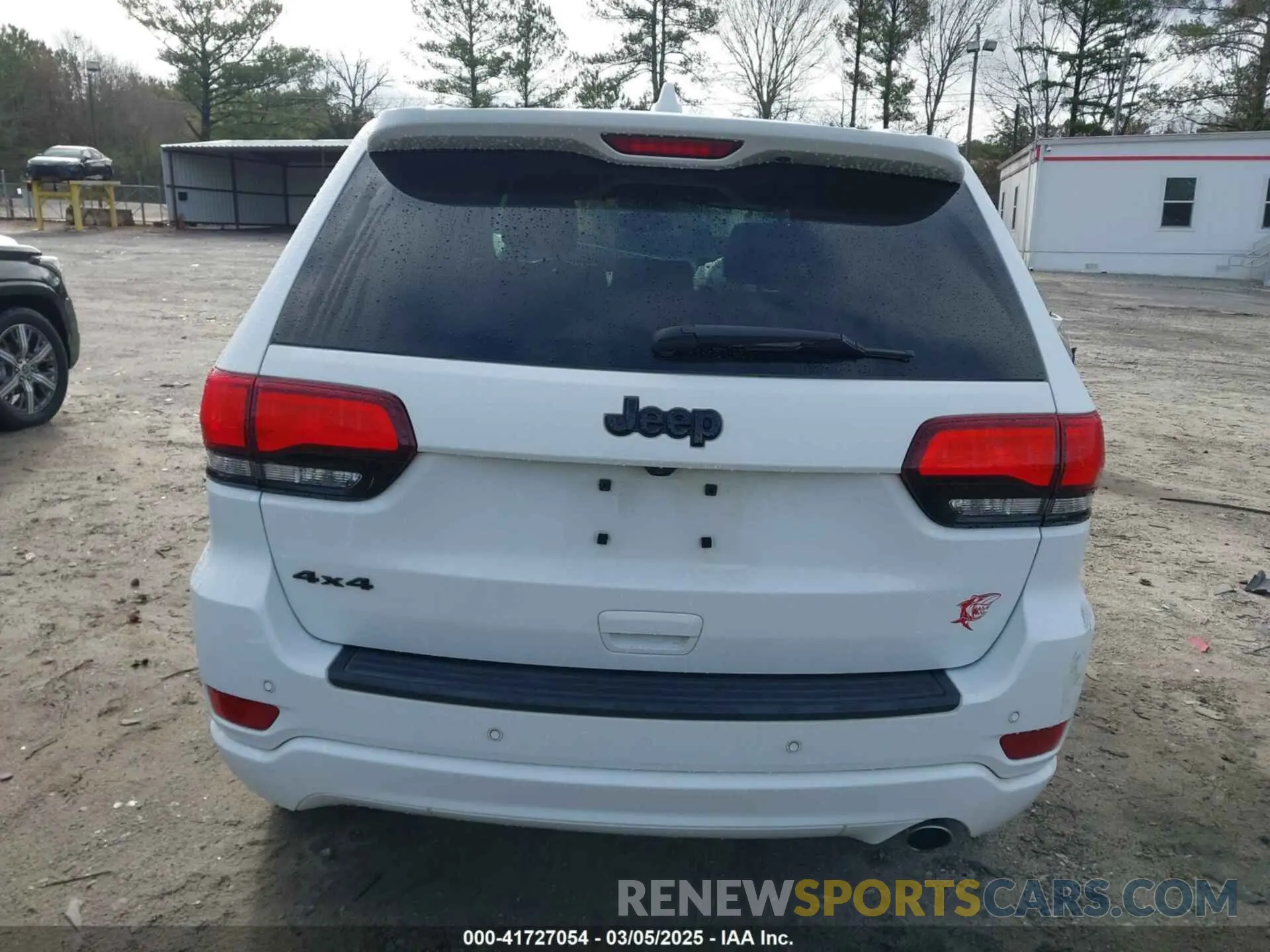 16 Photograph of a damaged car 1C4RJFAG1KC565684 JEEP GRAND CHEROKEE 2019
