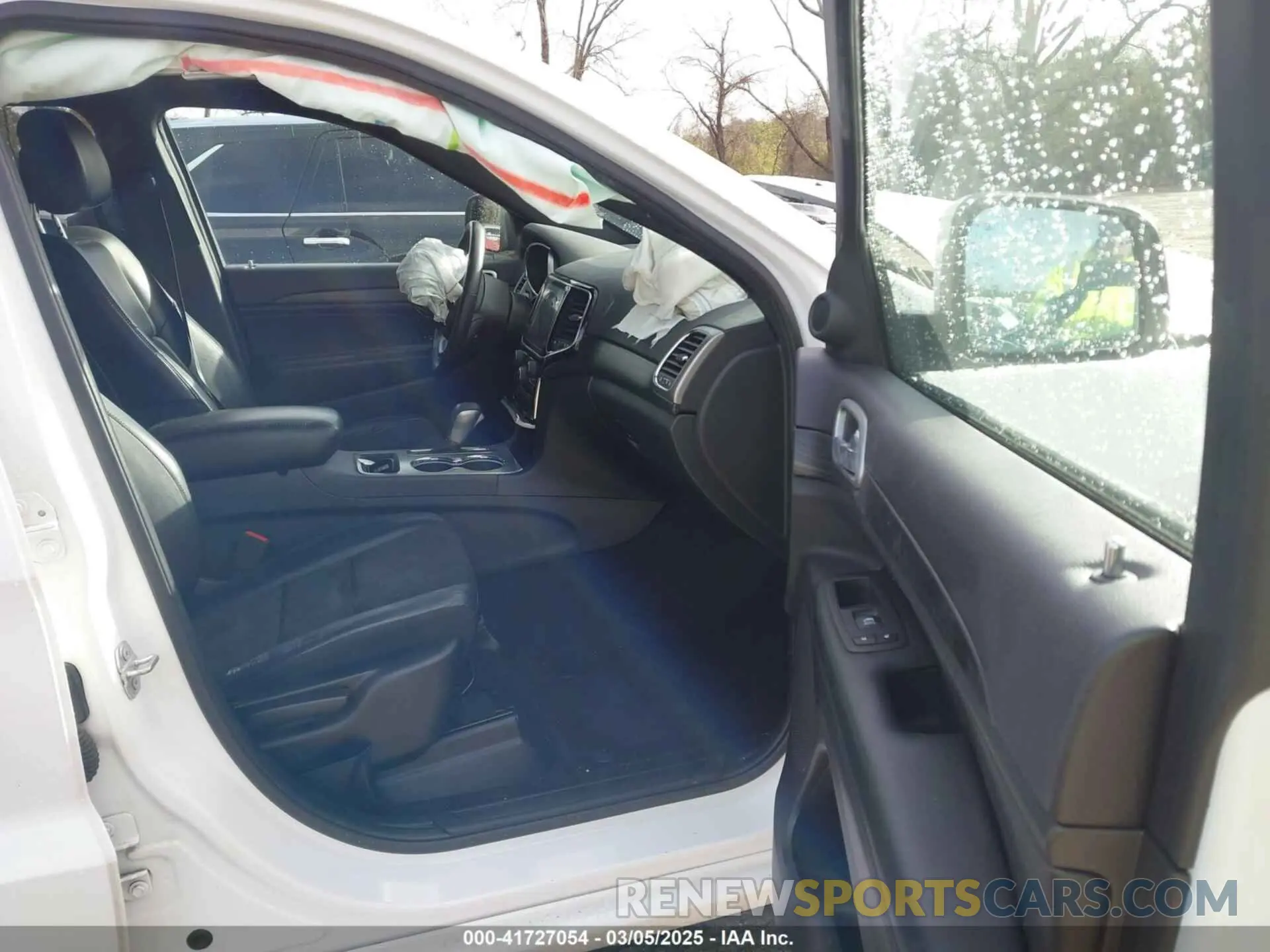 5 Photograph of a damaged car 1C4RJFAG1KC565684 JEEP GRAND CHEROKEE 2019