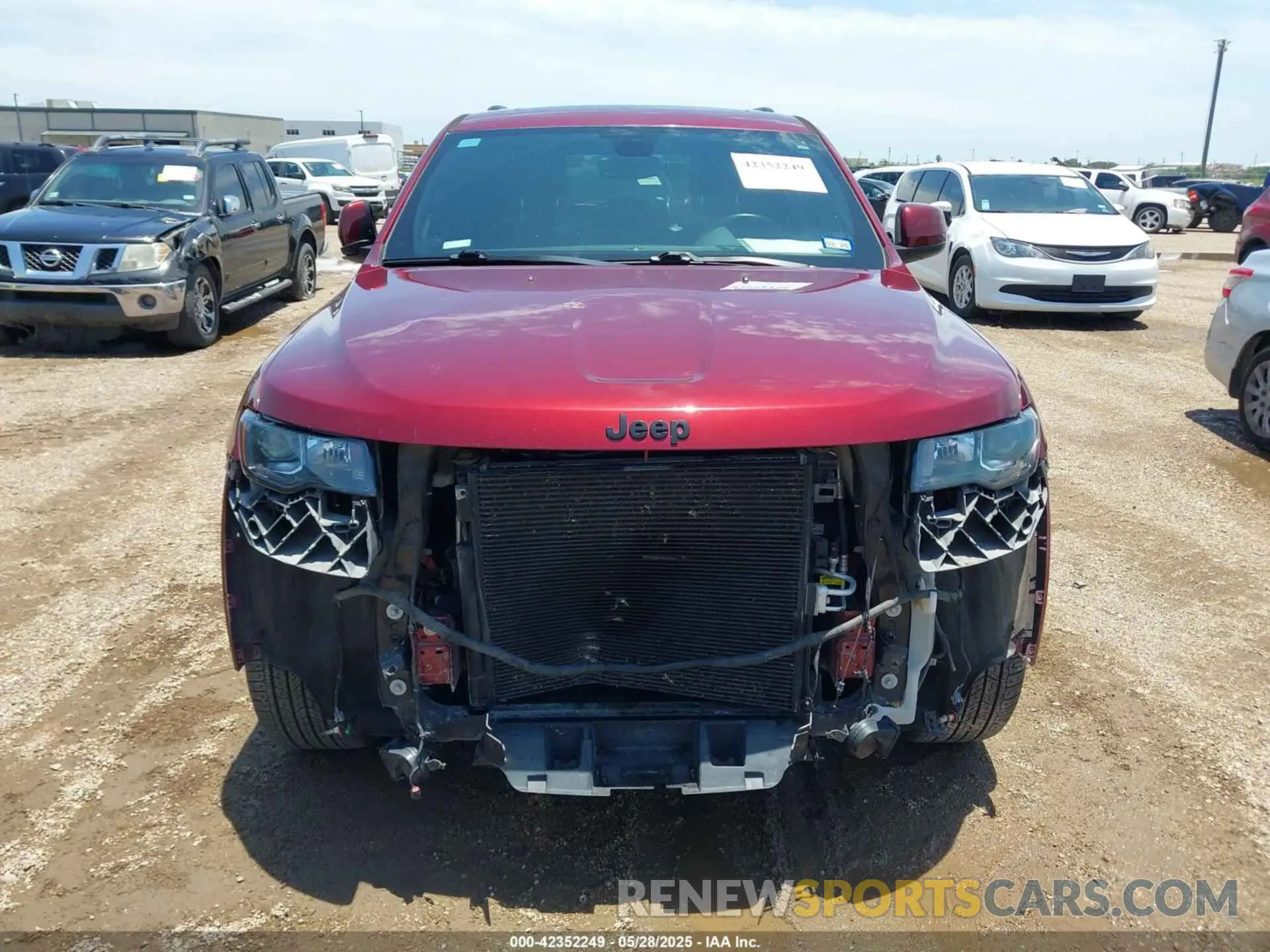 13 Photograph of a damaged car 1C4RJFAG1KC619257 JEEP GRAND CHEROKEE 2019