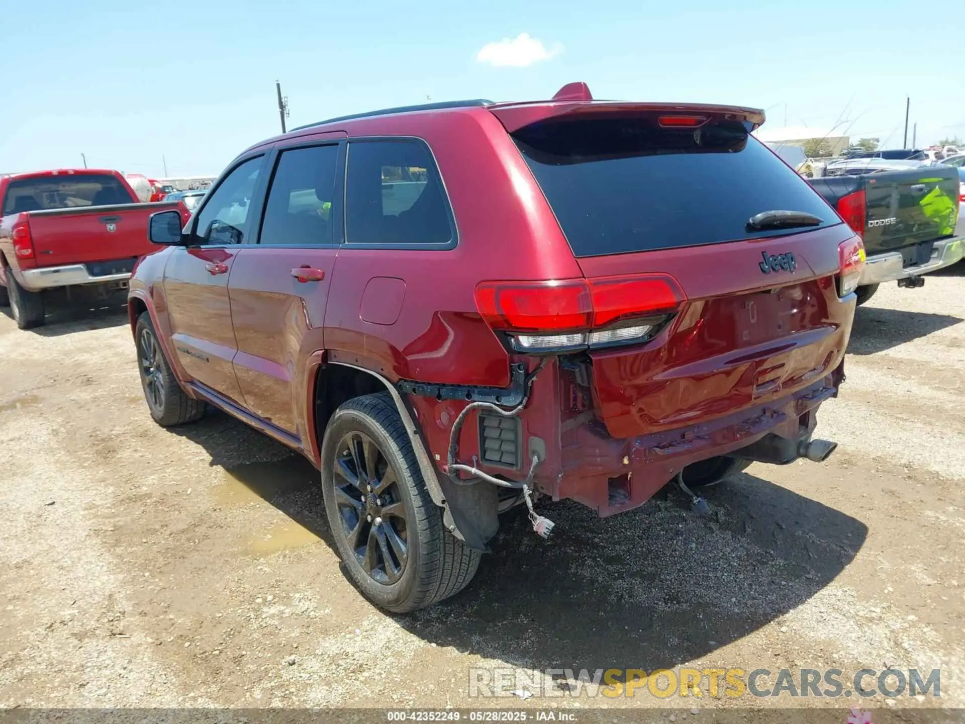 3 Photograph of a damaged car 1C4RJFAG1KC619257 JEEP GRAND CHEROKEE 2019