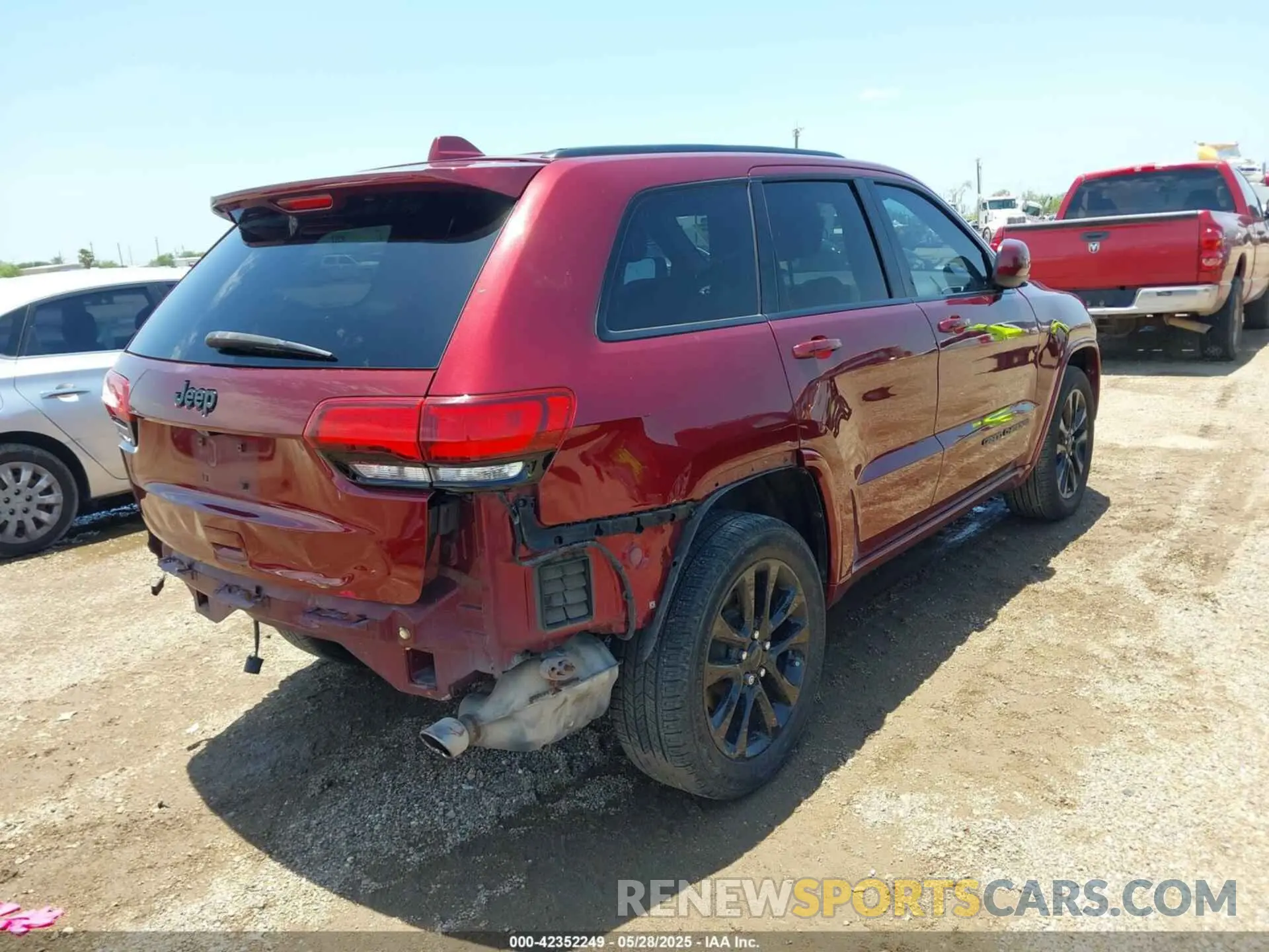 4 Photograph of a damaged car 1C4RJFAG1KC619257 JEEP GRAND CHEROKEE 2019