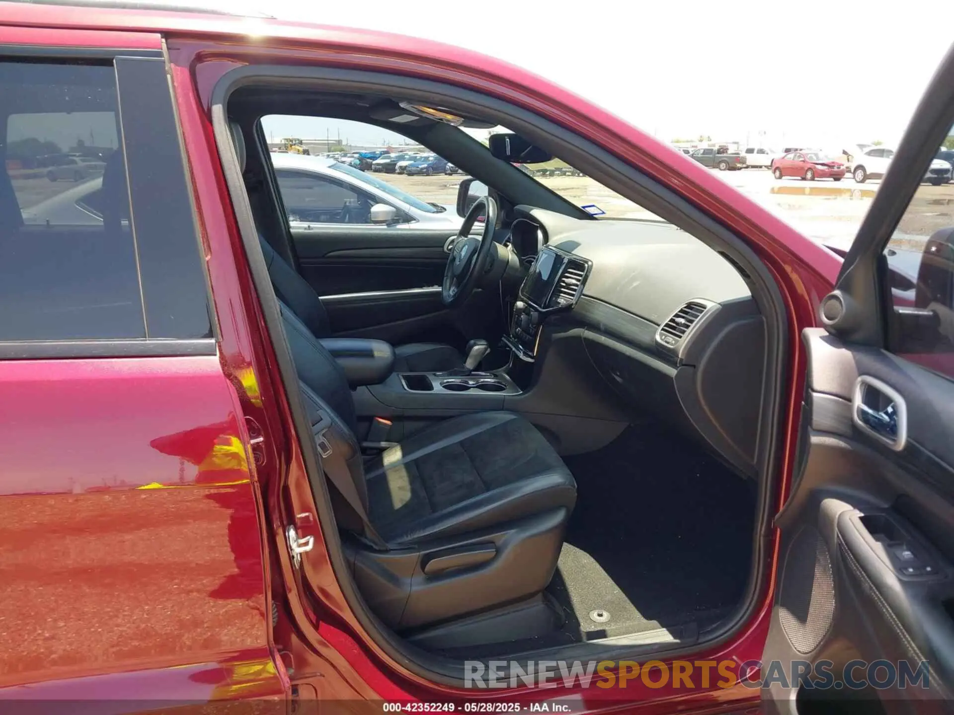 5 Photograph of a damaged car 1C4RJFAG1KC619257 JEEP GRAND CHEROKEE 2019