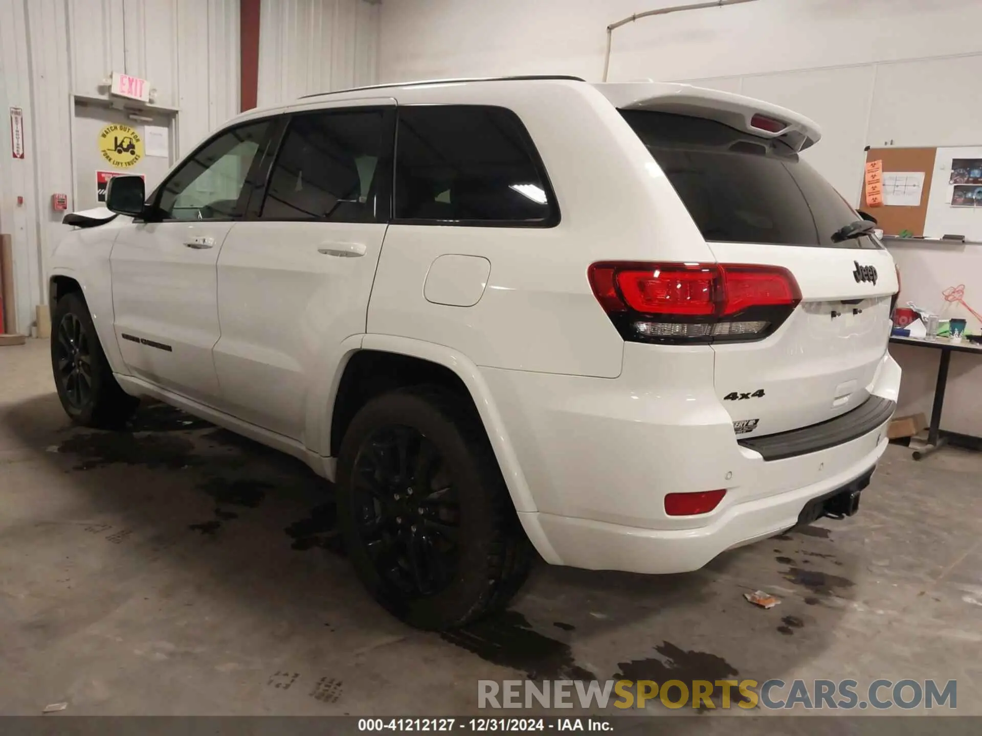 3 Photograph of a damaged car 1C4RJFAG1KC694590 JEEP GRAND CHEROKEE 2019