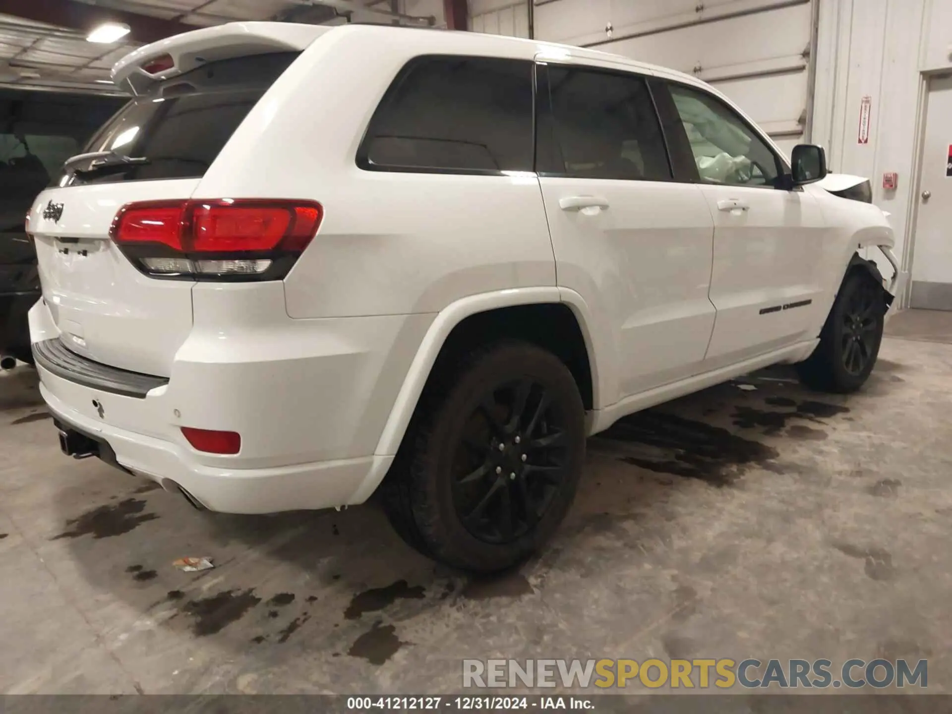 4 Photograph of a damaged car 1C4RJFAG1KC694590 JEEP GRAND CHEROKEE 2019