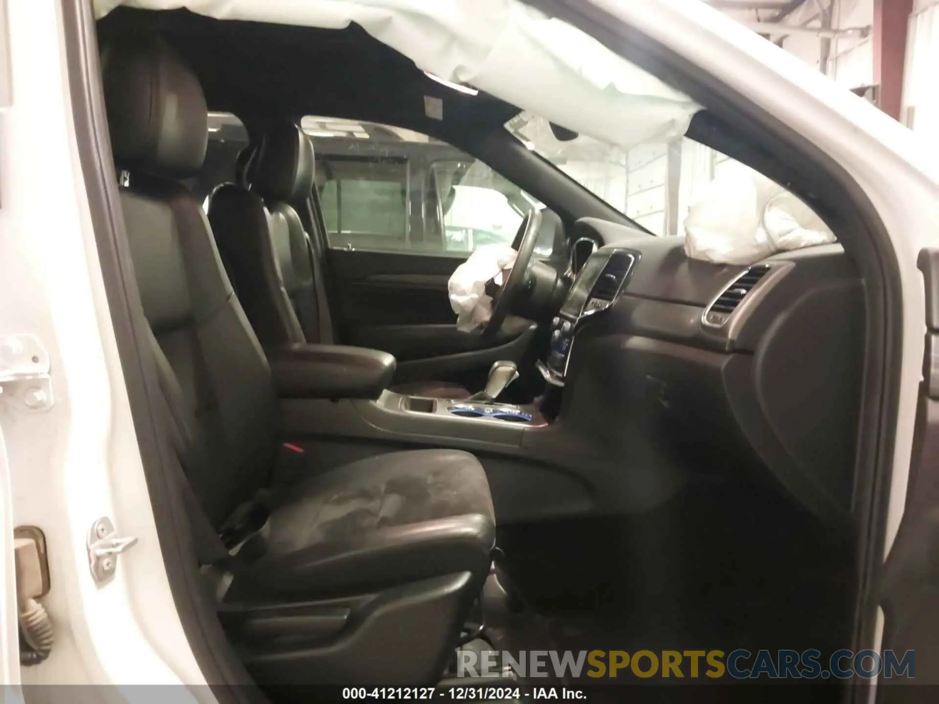 5 Photograph of a damaged car 1C4RJFAG1KC694590 JEEP GRAND CHEROKEE 2019