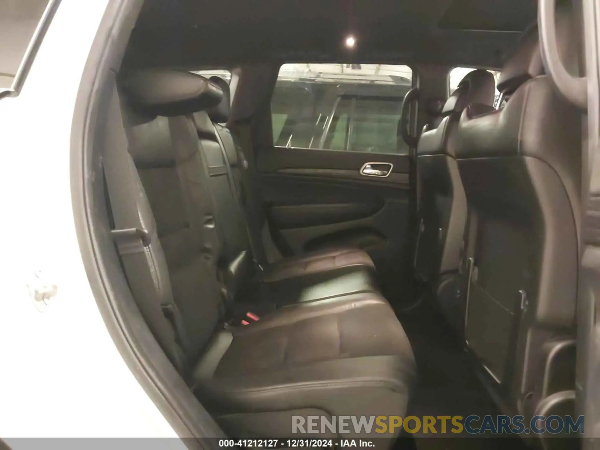 8 Photograph of a damaged car 1C4RJFAG1KC694590 JEEP GRAND CHEROKEE 2019