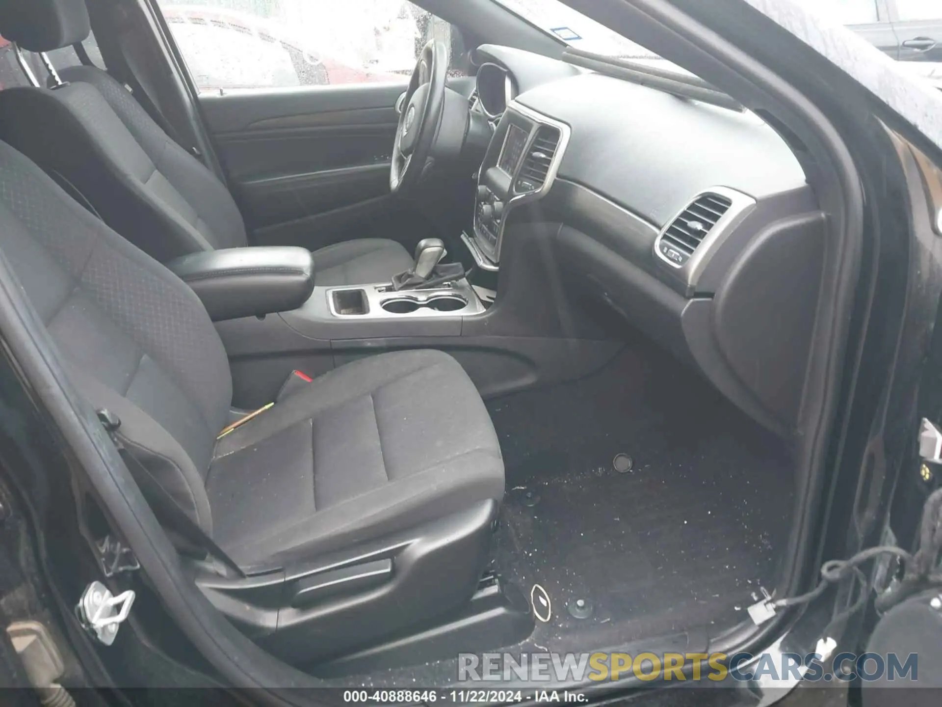 5 Photograph of a damaged car 1C4RJFAG1KC719732 JEEP GRAND CHEROKEE 2019