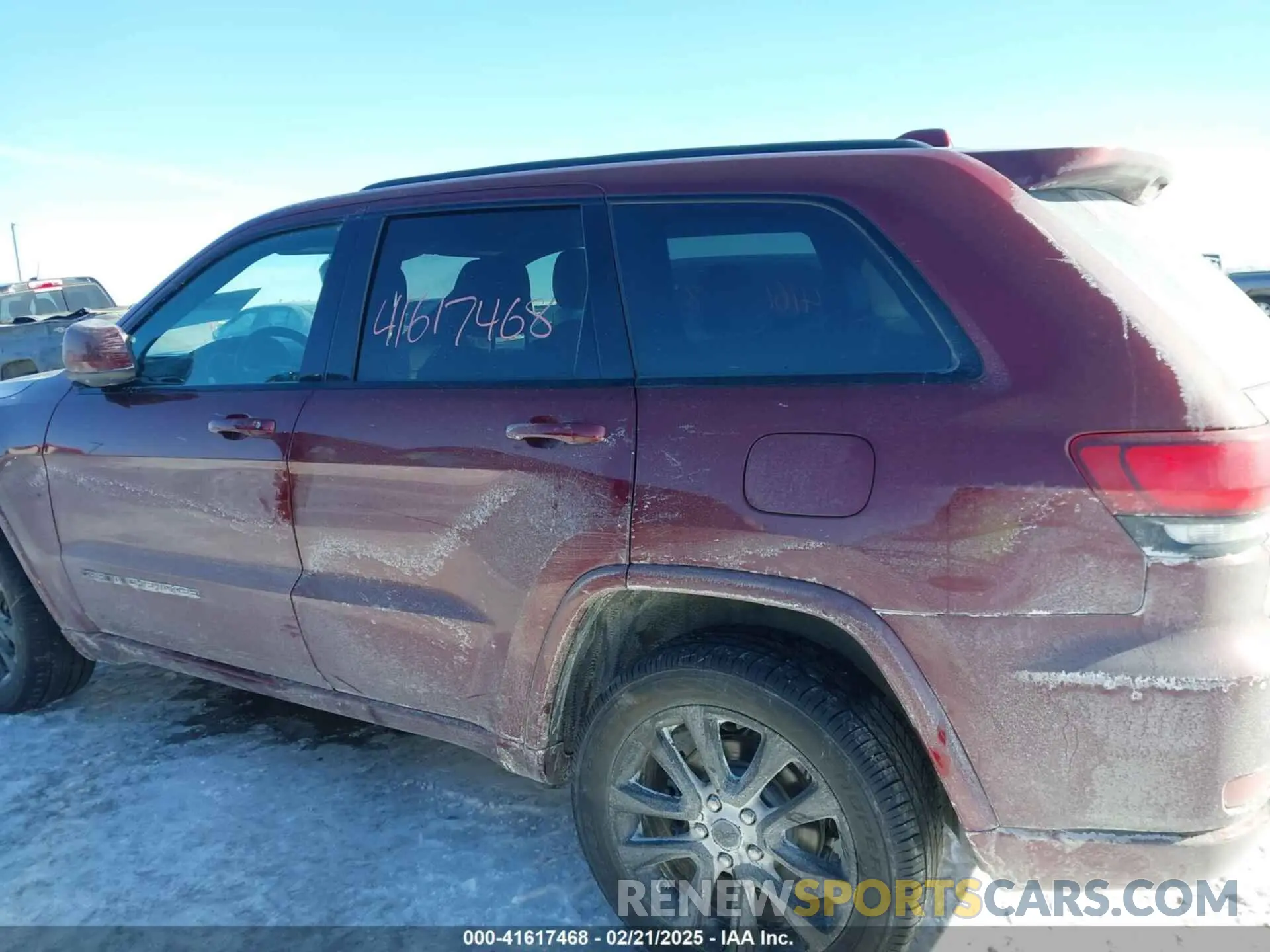 14 Photograph of a damaged car 1C4RJFAG1KC802450 JEEP GRAND CHEROKEE 2019