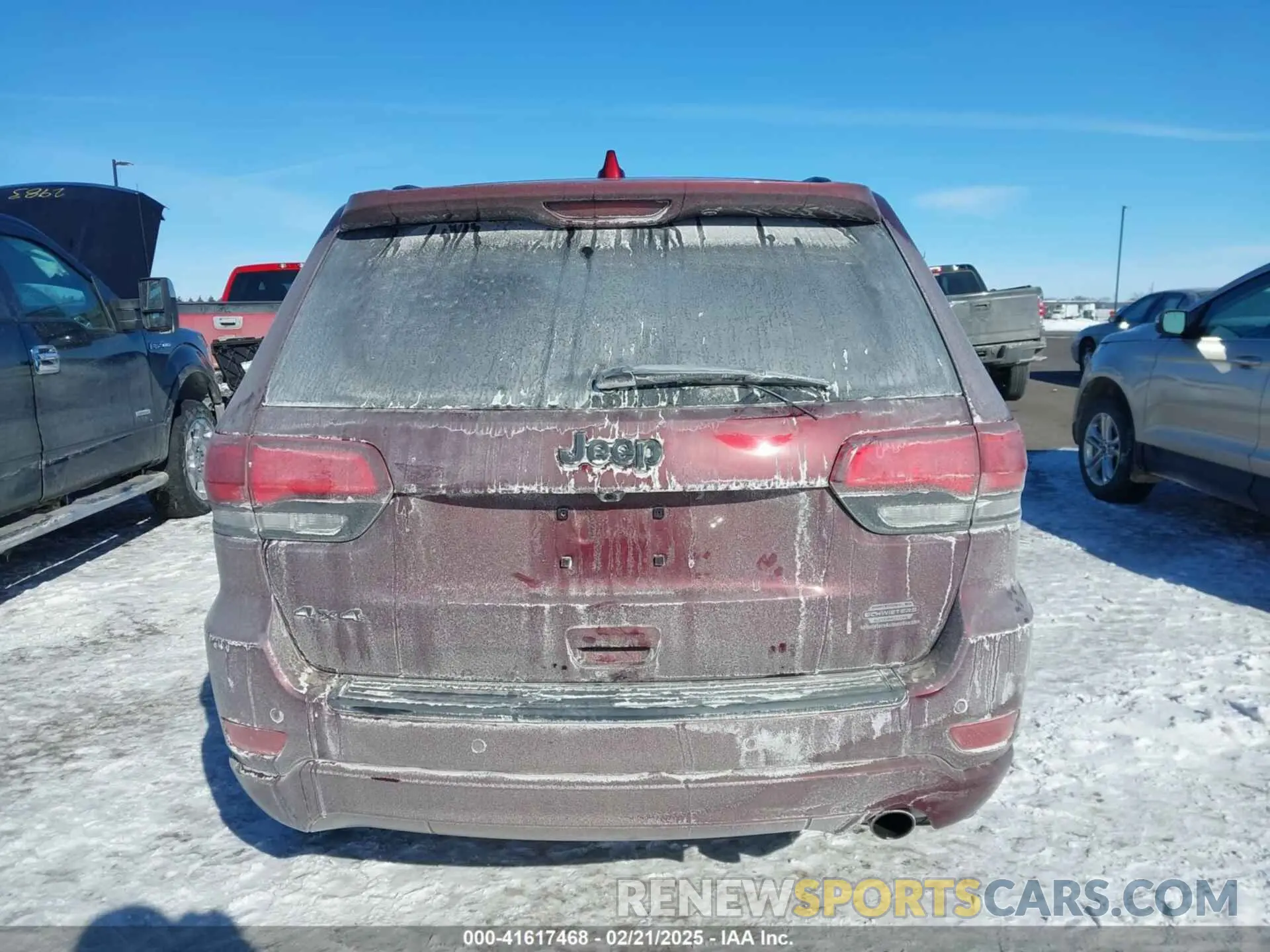 16 Photograph of a damaged car 1C4RJFAG1KC802450 JEEP GRAND CHEROKEE 2019