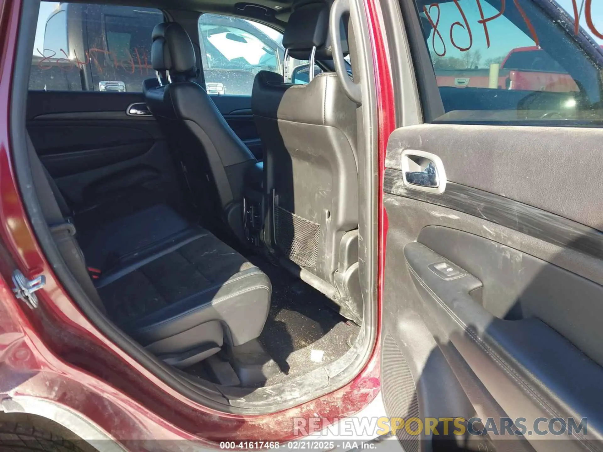 8 Photograph of a damaged car 1C4RJFAG1KC802450 JEEP GRAND CHEROKEE 2019