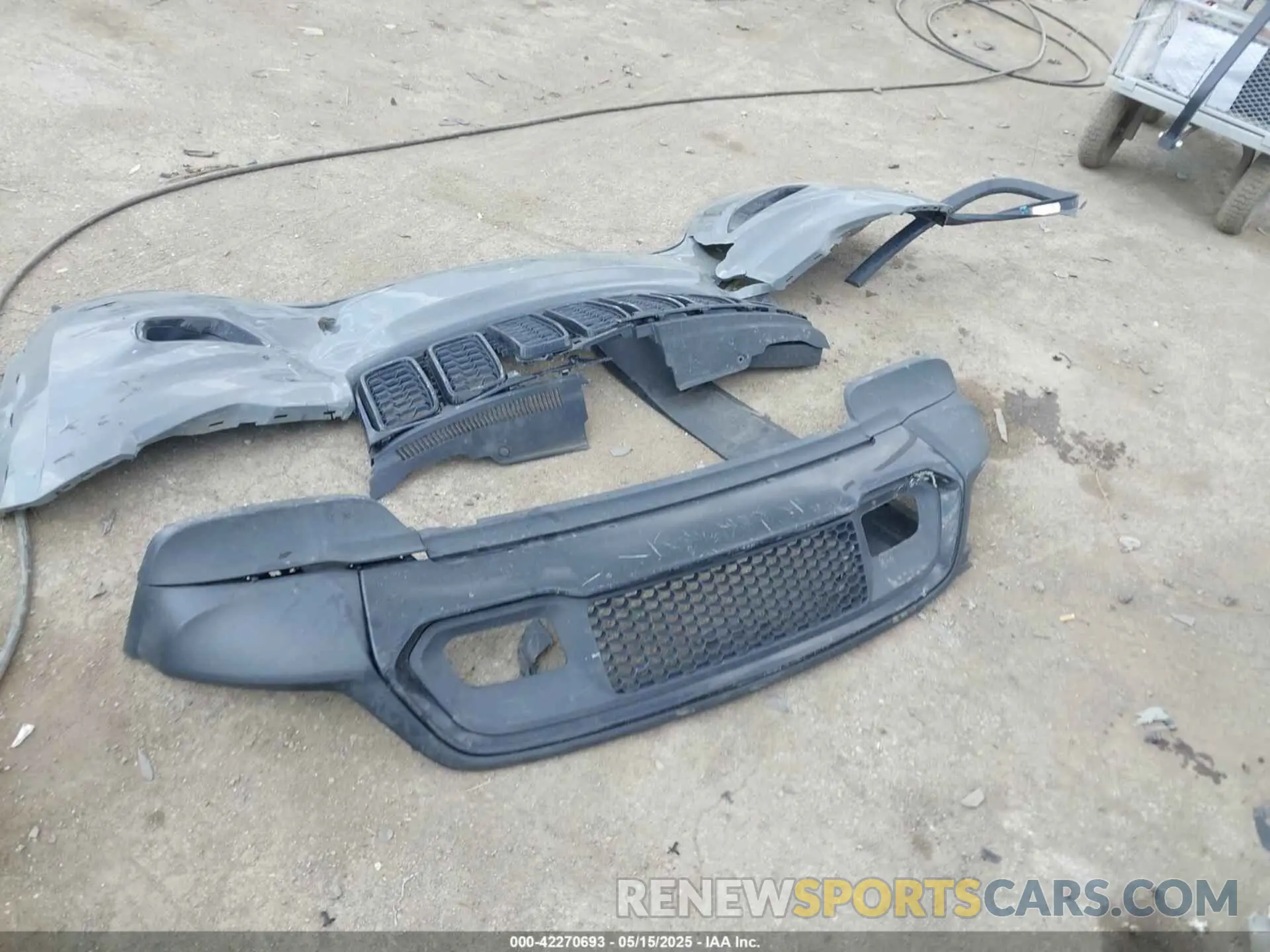 12 Photograph of a damaged car 1C4RJFAG1KC829700 JEEP GRAND CHEROKEE 2019