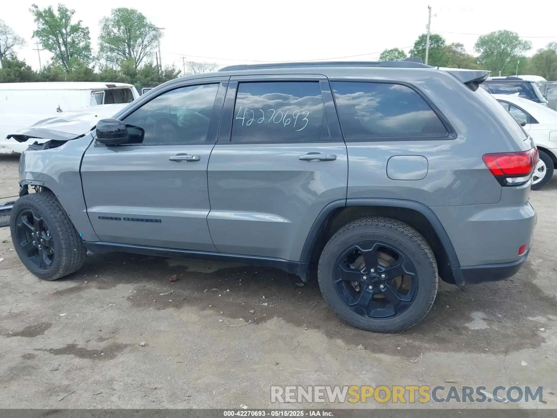15 Photograph of a damaged car 1C4RJFAG1KC829700 JEEP GRAND CHEROKEE 2019