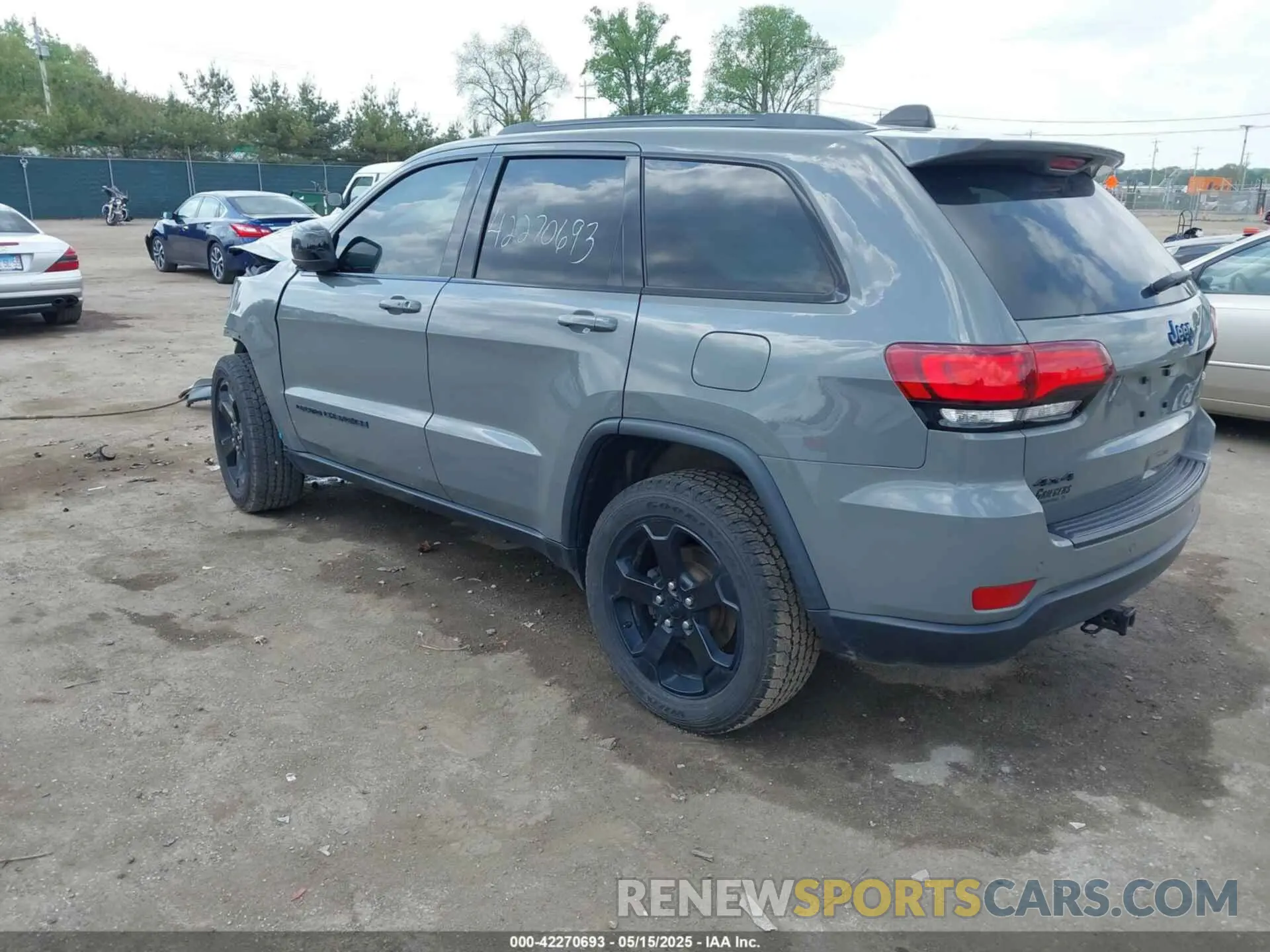 3 Photograph of a damaged car 1C4RJFAG1KC829700 JEEP GRAND CHEROKEE 2019