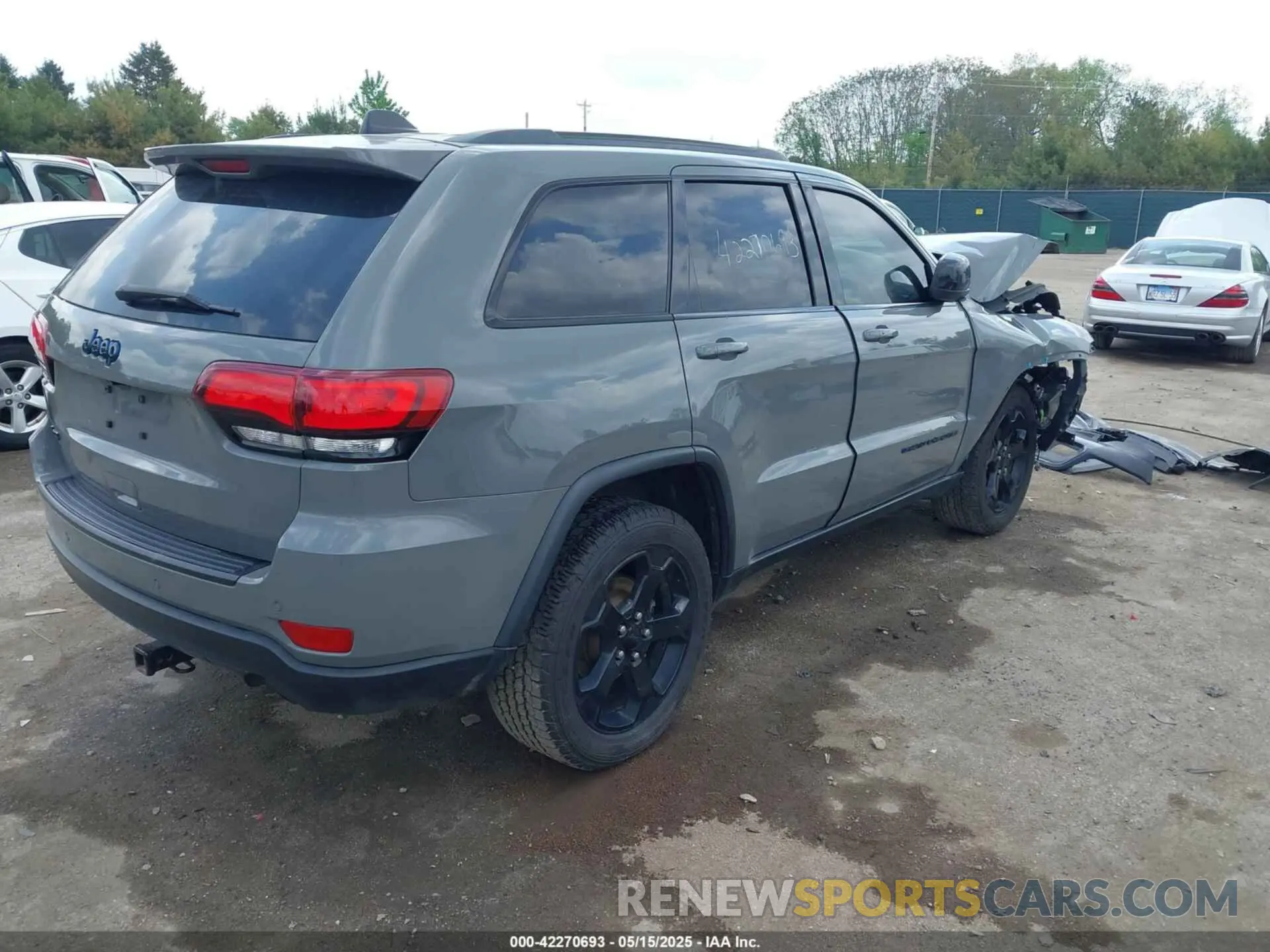 4 Photograph of a damaged car 1C4RJFAG1KC829700 JEEP GRAND CHEROKEE 2019
