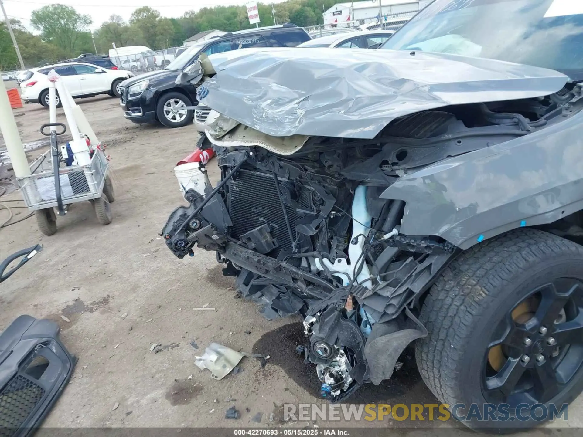 6 Photograph of a damaged car 1C4RJFAG1KC829700 JEEP GRAND CHEROKEE 2019