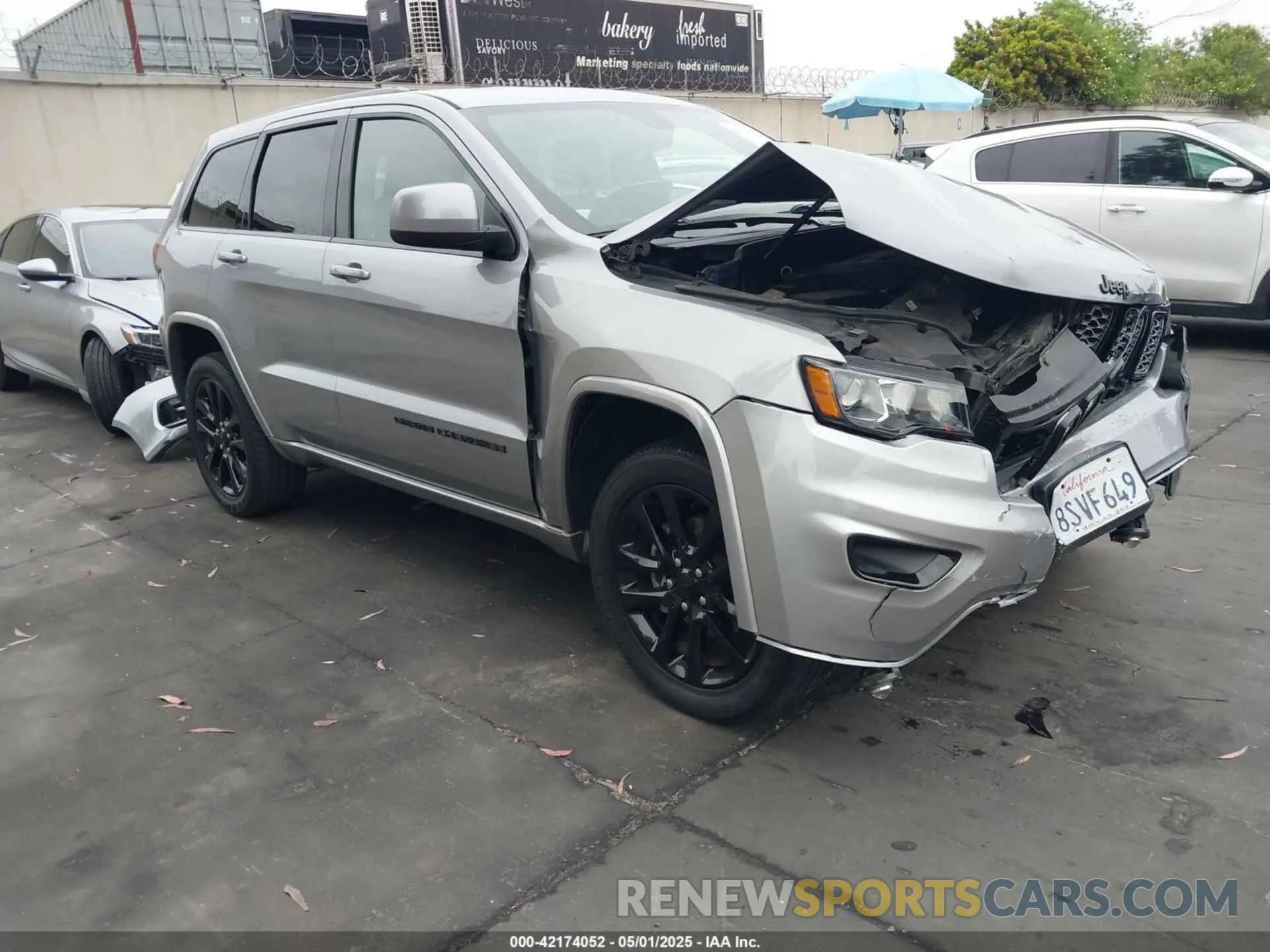 1 Photograph of a damaged car 1C4RJFAG1KC842639 JEEP GRAND CHEROKEE 2019