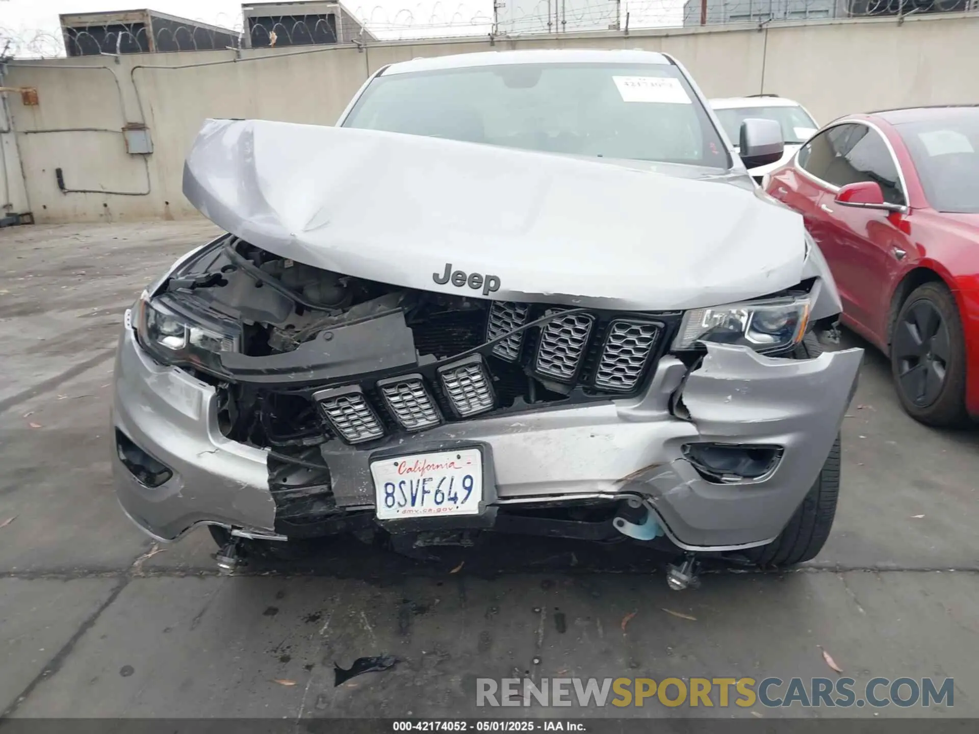 13 Photograph of a damaged car 1C4RJFAG1KC842639 JEEP GRAND CHEROKEE 2019