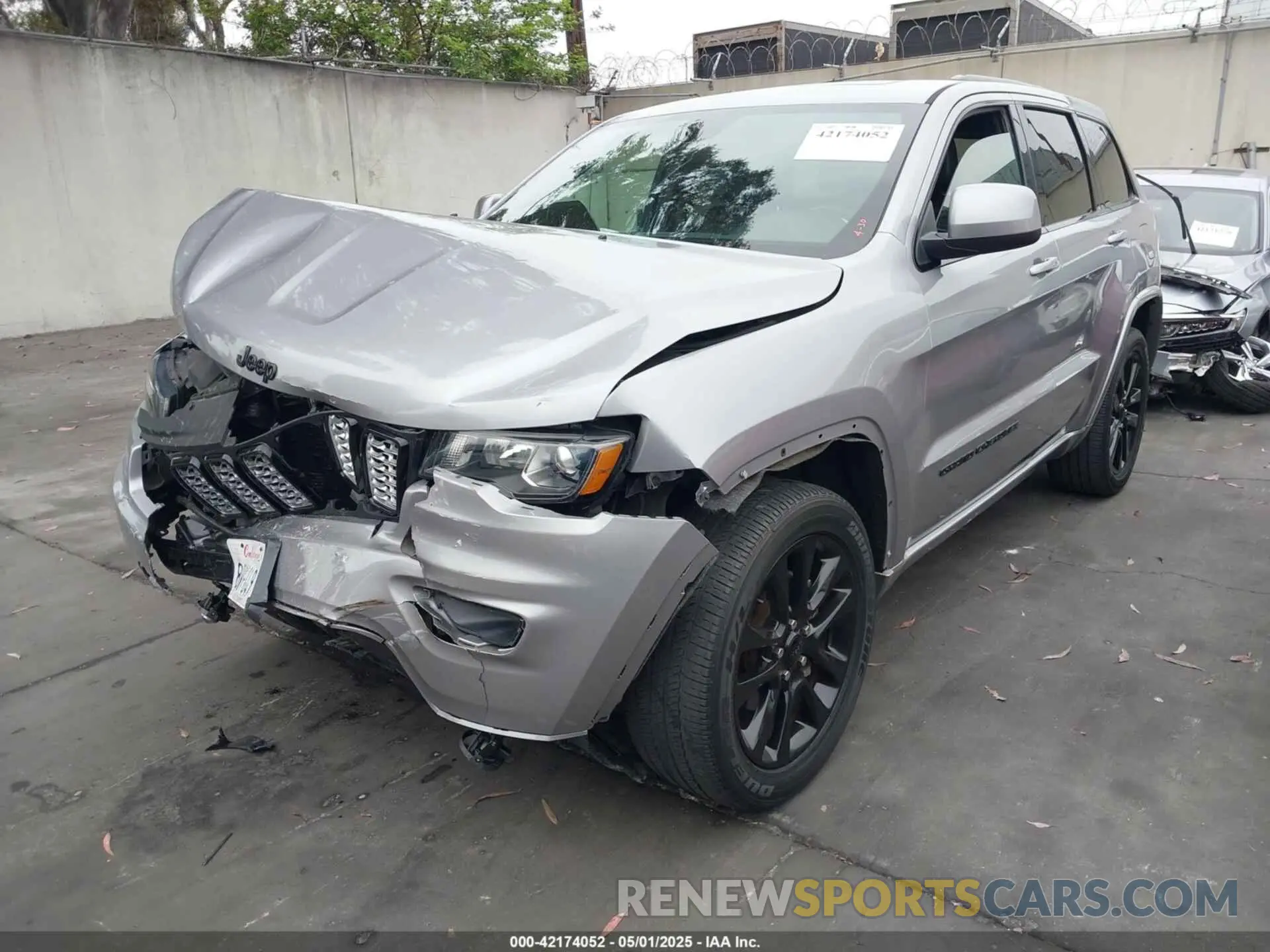 2 Photograph of a damaged car 1C4RJFAG1KC842639 JEEP GRAND CHEROKEE 2019