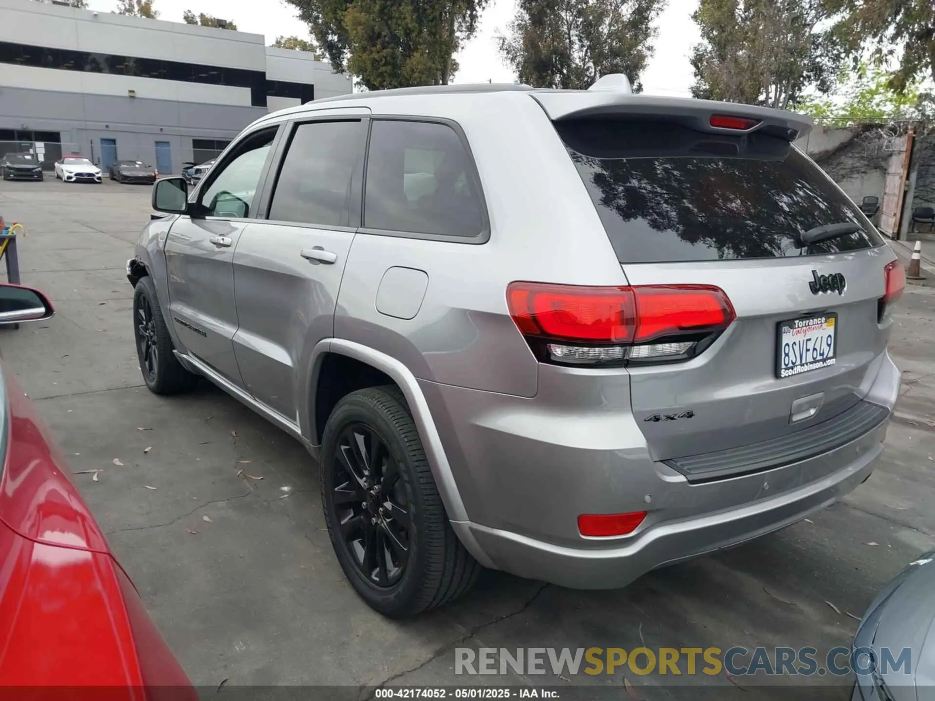 3 Photograph of a damaged car 1C4RJFAG1KC842639 JEEP GRAND CHEROKEE 2019
