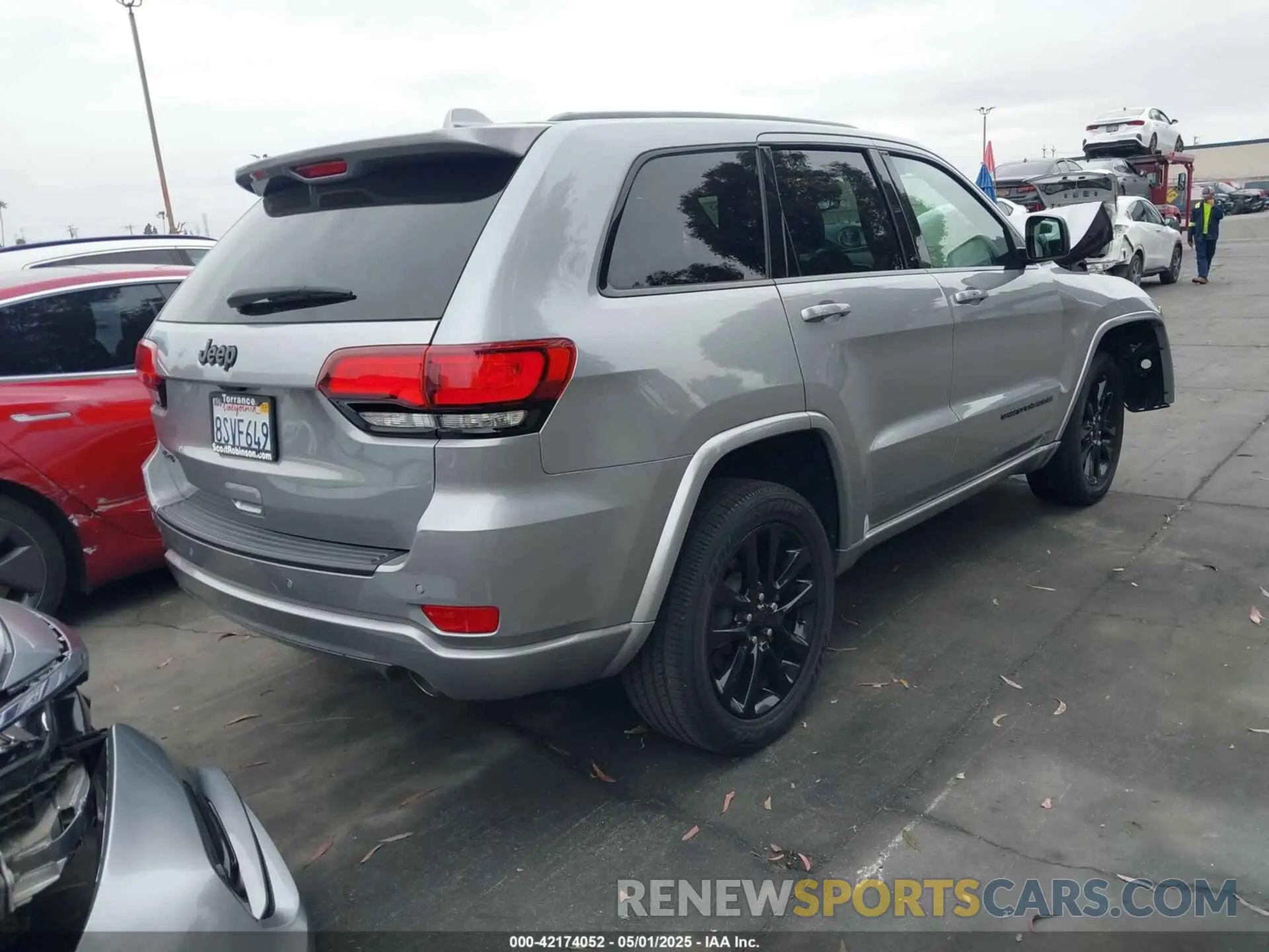 4 Photograph of a damaged car 1C4RJFAG1KC842639 JEEP GRAND CHEROKEE 2019