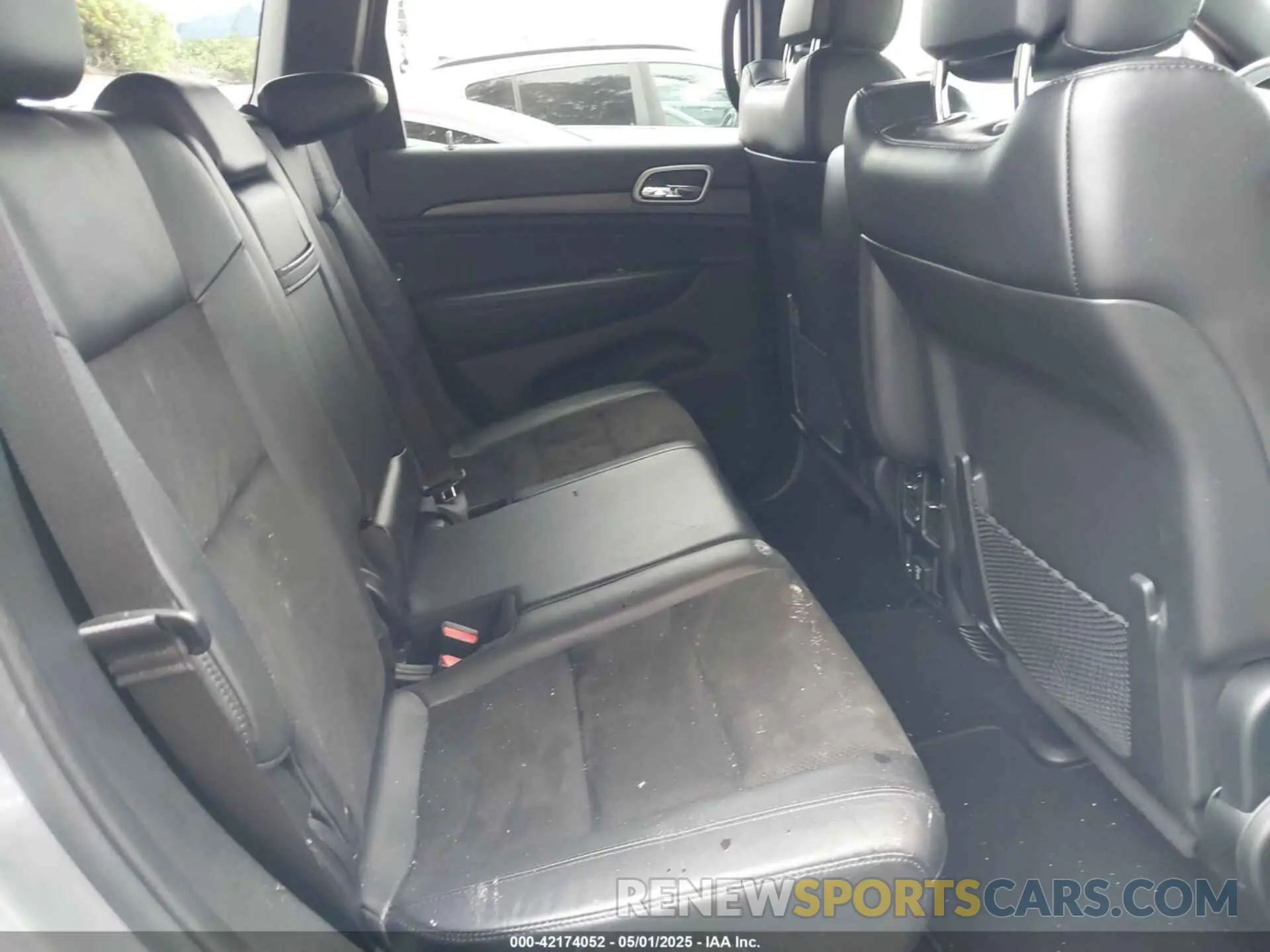 8 Photograph of a damaged car 1C4RJFAG1KC842639 JEEP GRAND CHEROKEE 2019