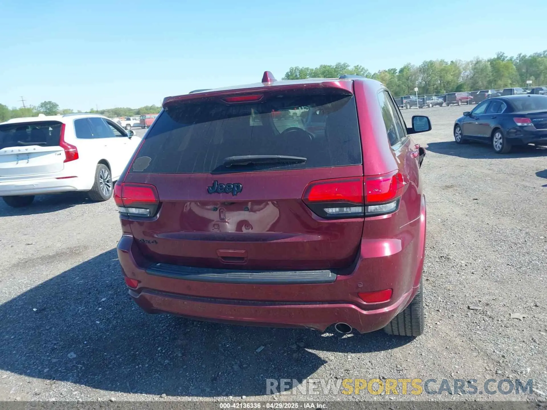 16 Photograph of a damaged car 1C4RJFAG2KC607036 JEEP GRAND CHEROKEE 2019