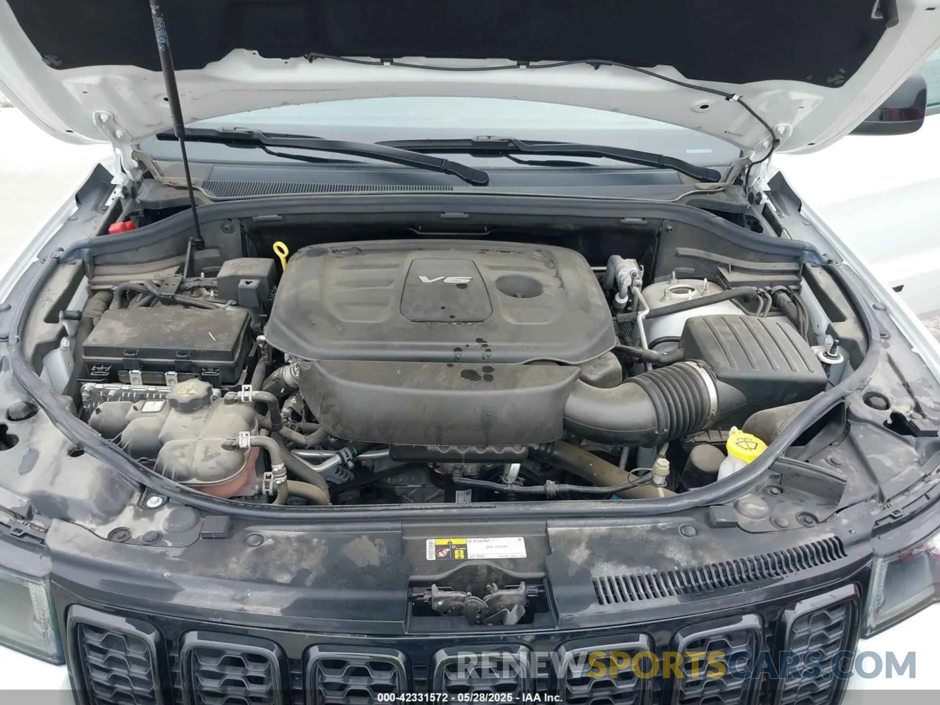 10 Photograph of a damaged car 1C4RJFAG2KC620398 JEEP GRAND CHEROKEE 2019
