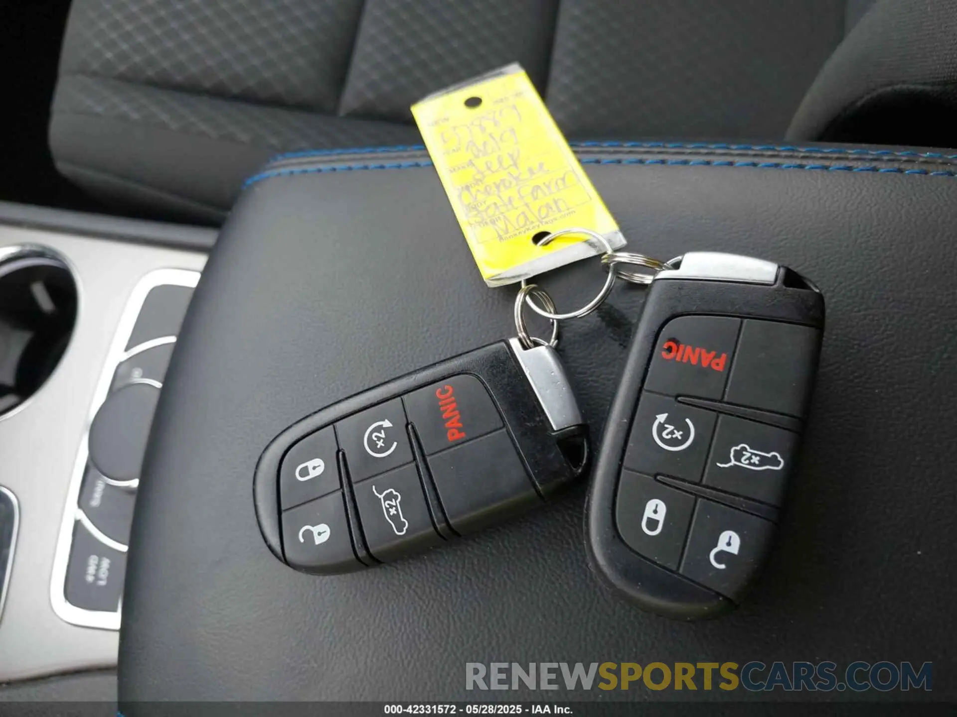 11 Photograph of a damaged car 1C4RJFAG2KC620398 JEEP GRAND CHEROKEE 2019