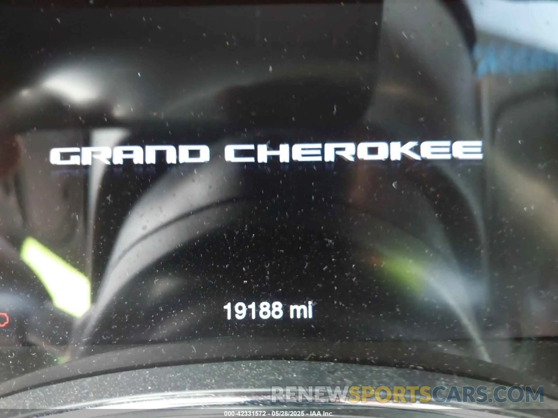 15 Photograph of a damaged car 1C4RJFAG2KC620398 JEEP GRAND CHEROKEE 2019