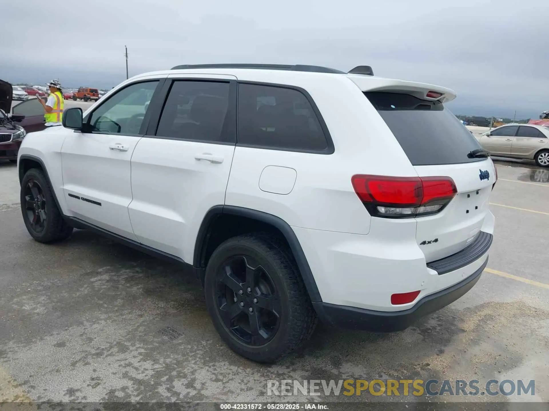 3 Photograph of a damaged car 1C4RJFAG2KC620398 JEEP GRAND CHEROKEE 2019