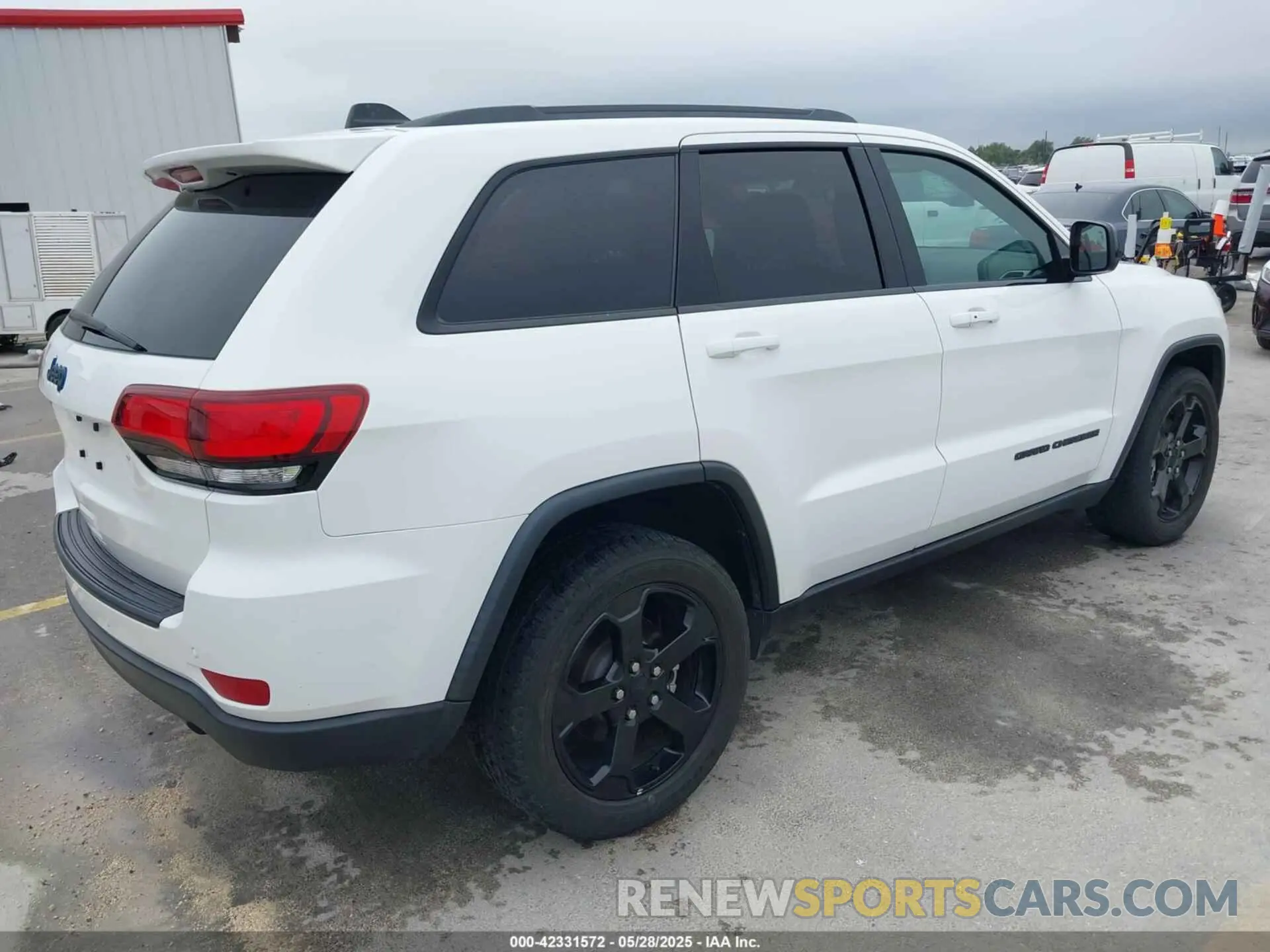 4 Photograph of a damaged car 1C4RJFAG2KC620398 JEEP GRAND CHEROKEE 2019