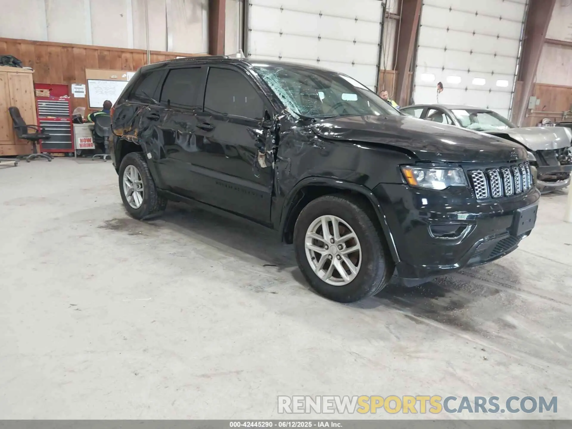 1 Photograph of a damaged car 1C4RJFAG2KC678088 JEEP GRAND CHEROKEE 2019