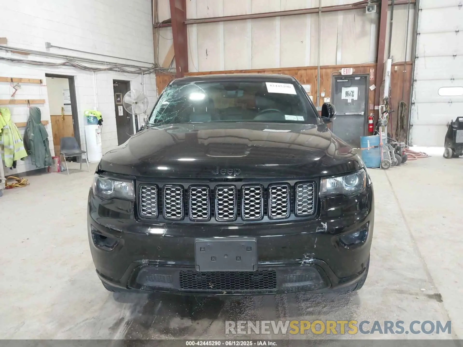 12 Photograph of a damaged car 1C4RJFAG2KC678088 JEEP GRAND CHEROKEE 2019