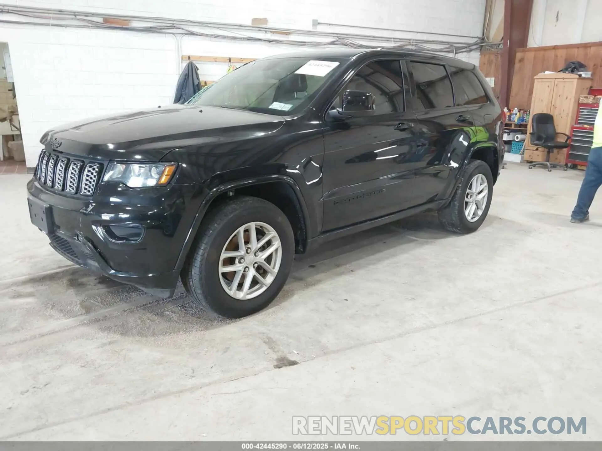 2 Photograph of a damaged car 1C4RJFAG2KC678088 JEEP GRAND CHEROKEE 2019
